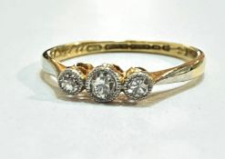 An Edwardian 18ct yellow gold and platinum mounted three stone graduated diamond ring, the