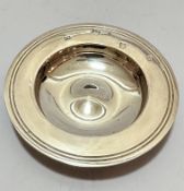 A London silver dish with ringed border, (1.5cm x 9.5cm) (62.8g)