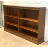 A Mahogany open bookcase, second half of the 20th century, the moulded top over four adjustable