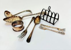 A Birmingham silver four division wishbone breakfast toast rack, (5cm x 8cm x 4.5cm), a Birmingham