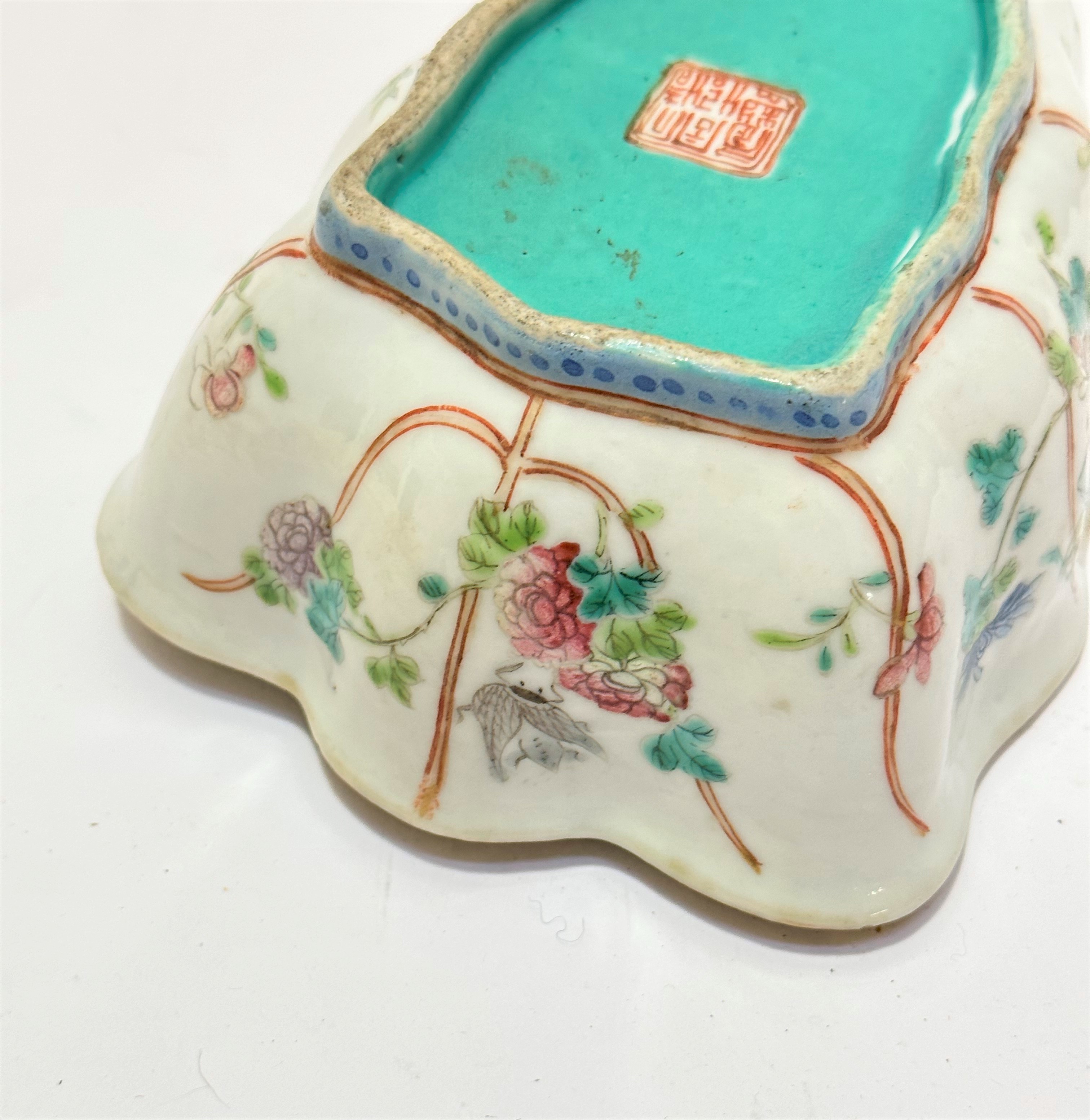 A 19thc lotus leaf shaped Chinese porcelain export ware serving dish decorated with chrysanthemum - Image 7 of 11