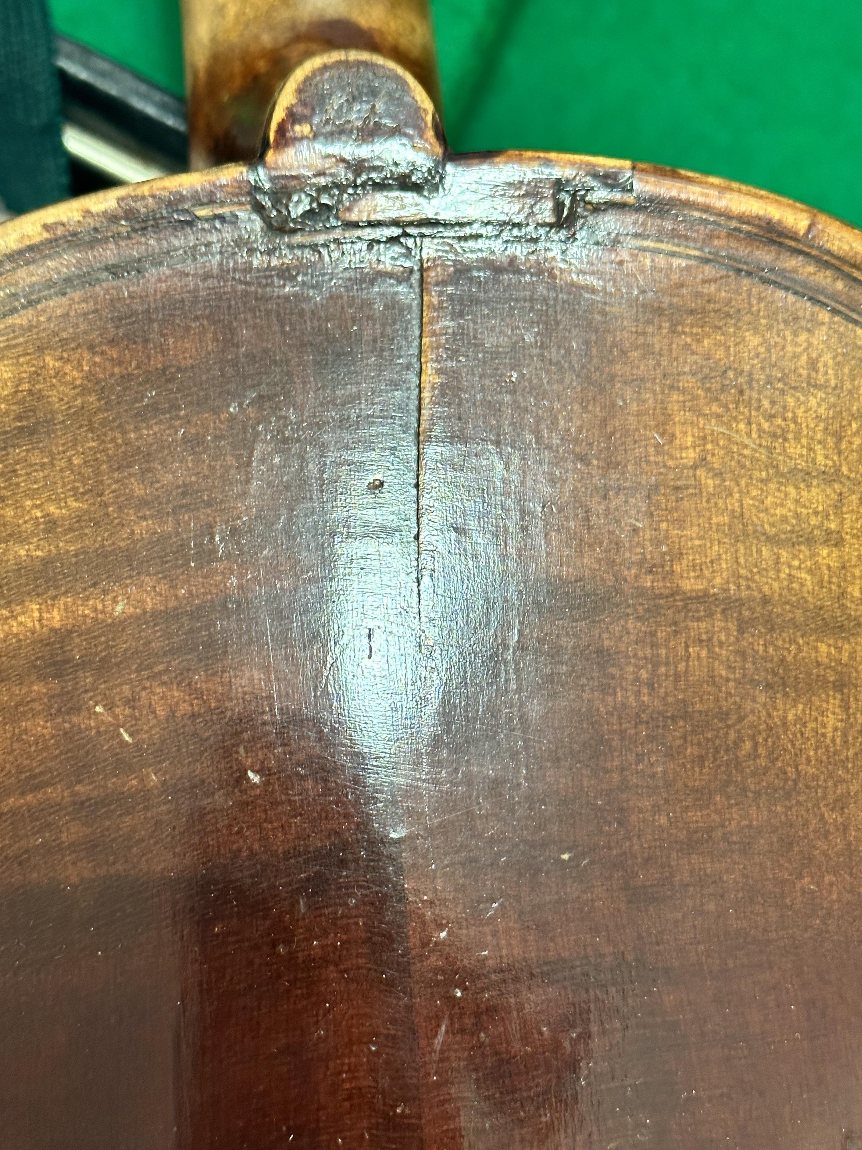 An Italian Magini two piece violin with paper label D E U T I C H E U R B E I T, spilt at back and - Image 5 of 8