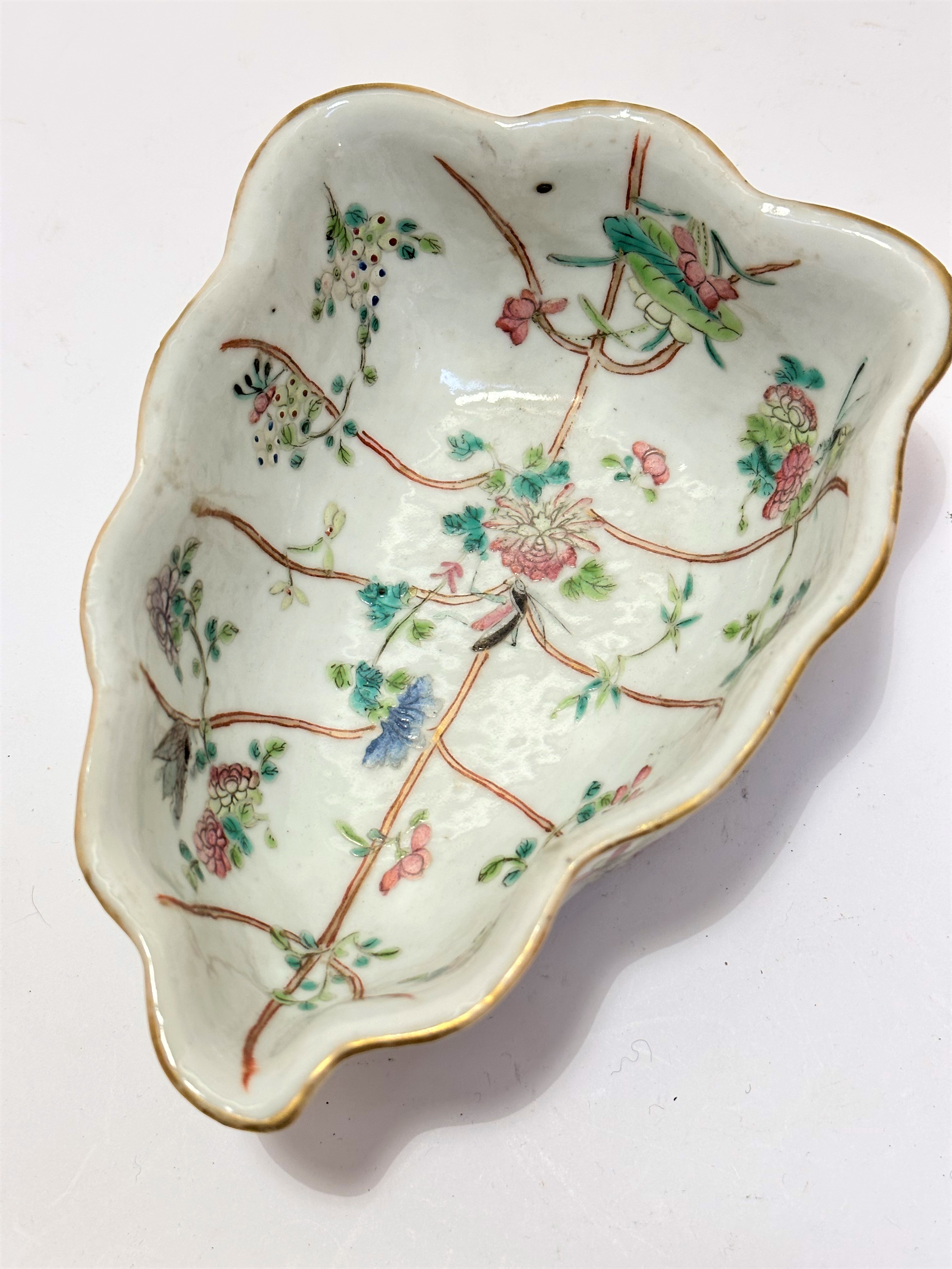 A 19thc lotus leaf shaped Chinese porcelain export ware serving dish decorated with chrysanthemum - Image 2 of 11