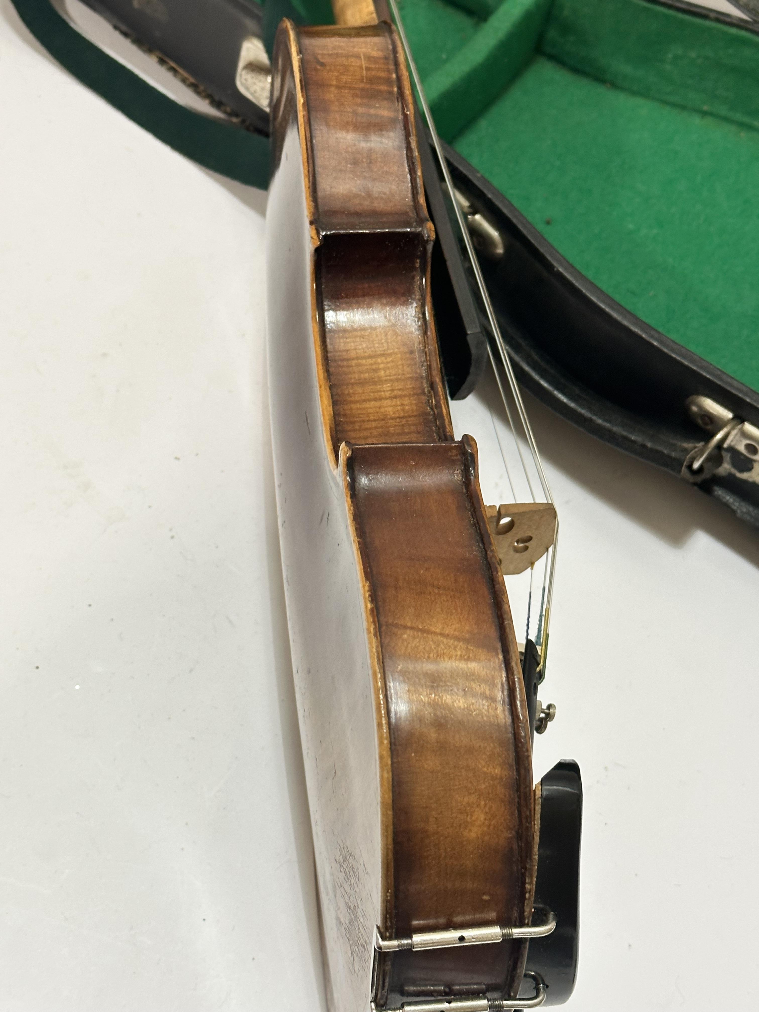 An Italian Magini two piece violin with paper label D E U T I C H E U R B E I T, spilt at back and - Image 7 of 8