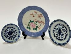 A Japanese scalloped dish decorated with chrysanthemum painted design and bat style leaf moulded
