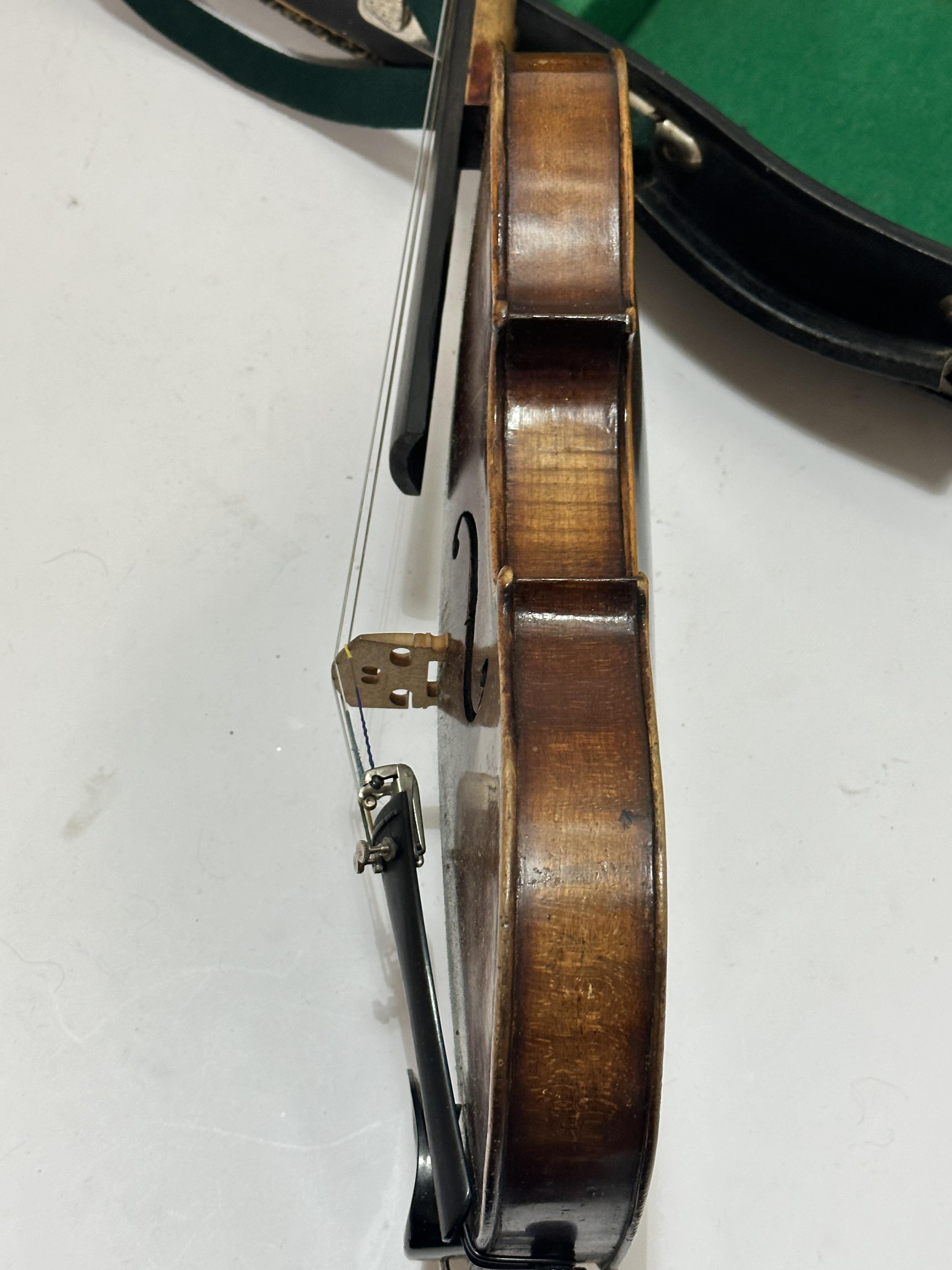 An Italian Magini two piece violin with paper label D E U T I C H E U R B E I T, spilt at back and - Image 8 of 8