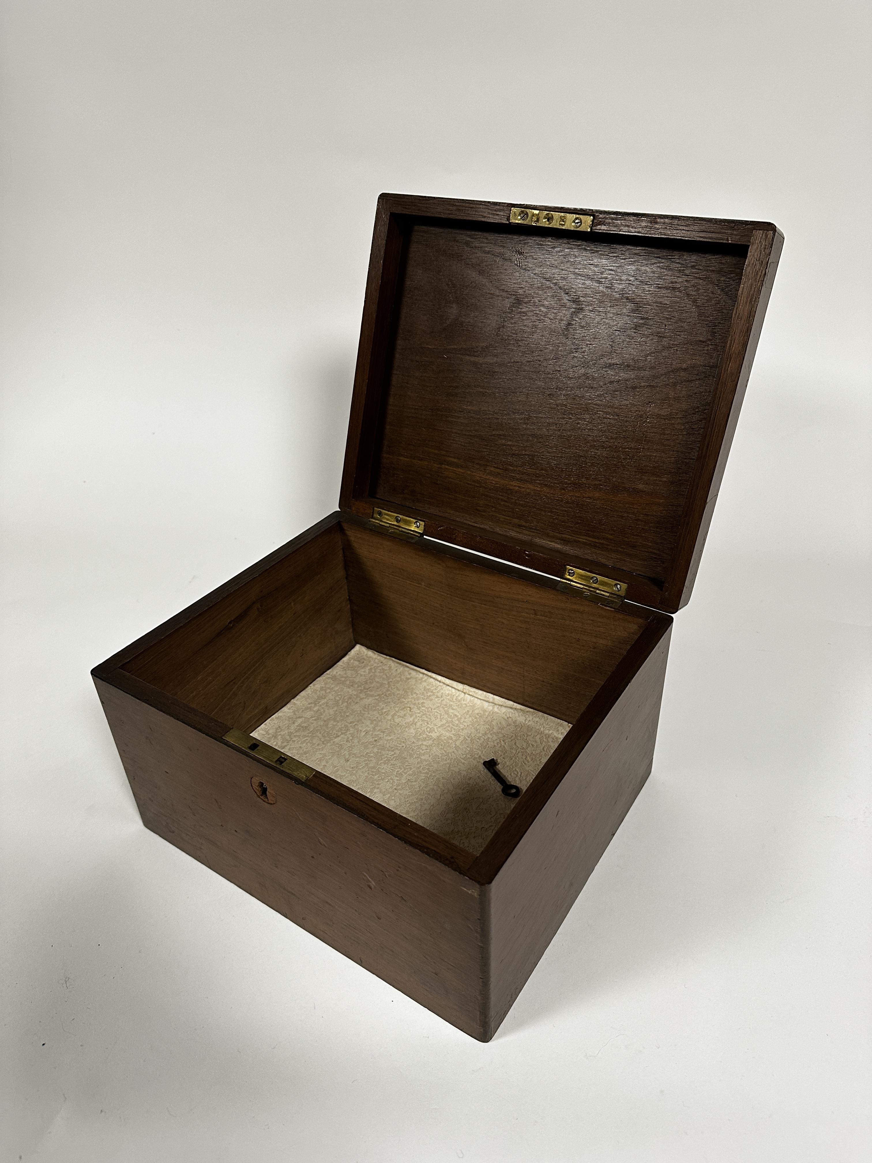 An Edwardian mahogany box, the rectangular top with moulded edge enclosing a plain interior, (18cm x - Image 2 of 2