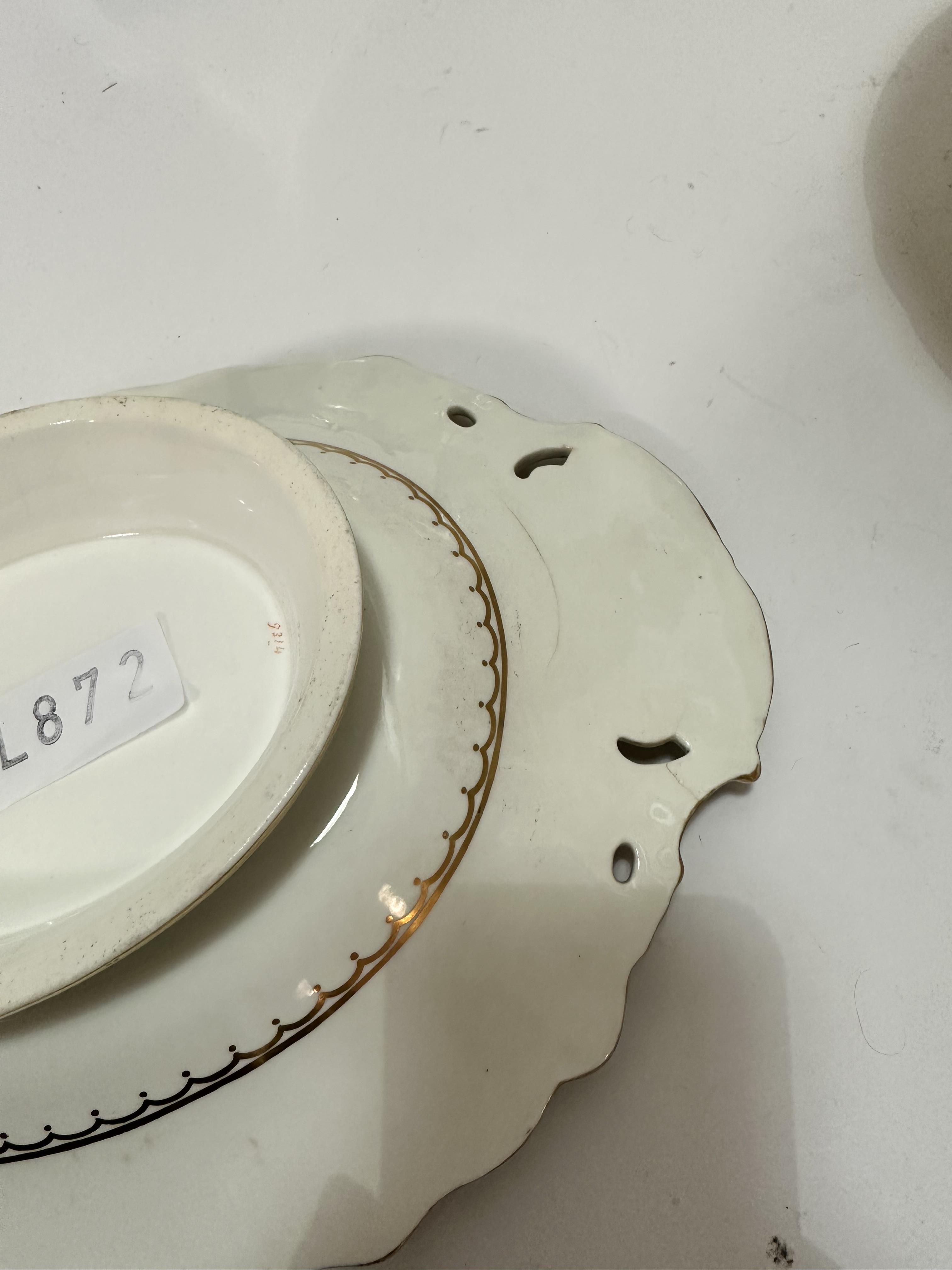 A Victorian china dessert service of scalloped design including two rectangular shaped serving - Image 12 of 23