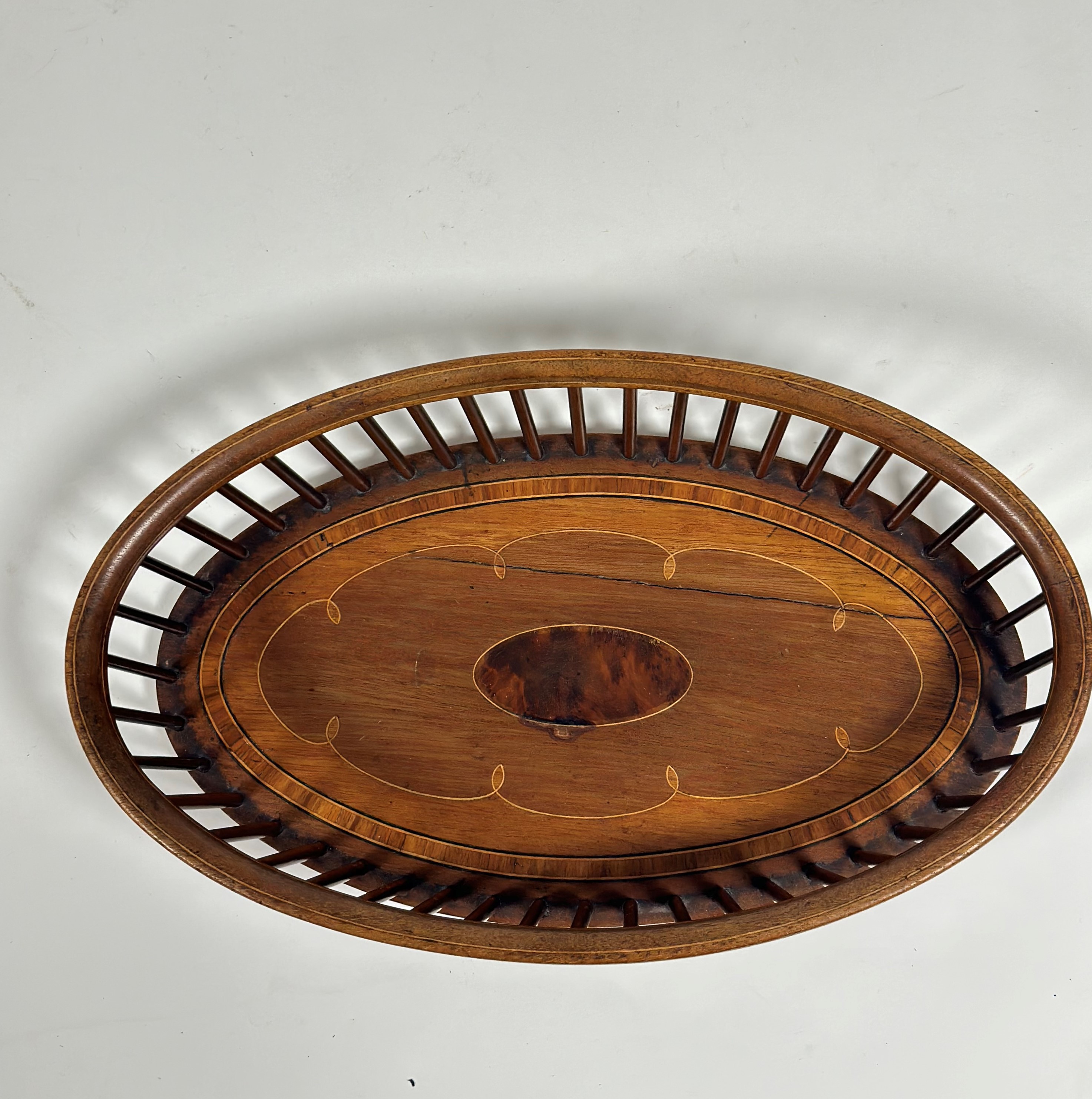 A satinwood-inlaid mahogany bread basket, of Georgian design, early 20th century, oval, the base - Image 2 of 3