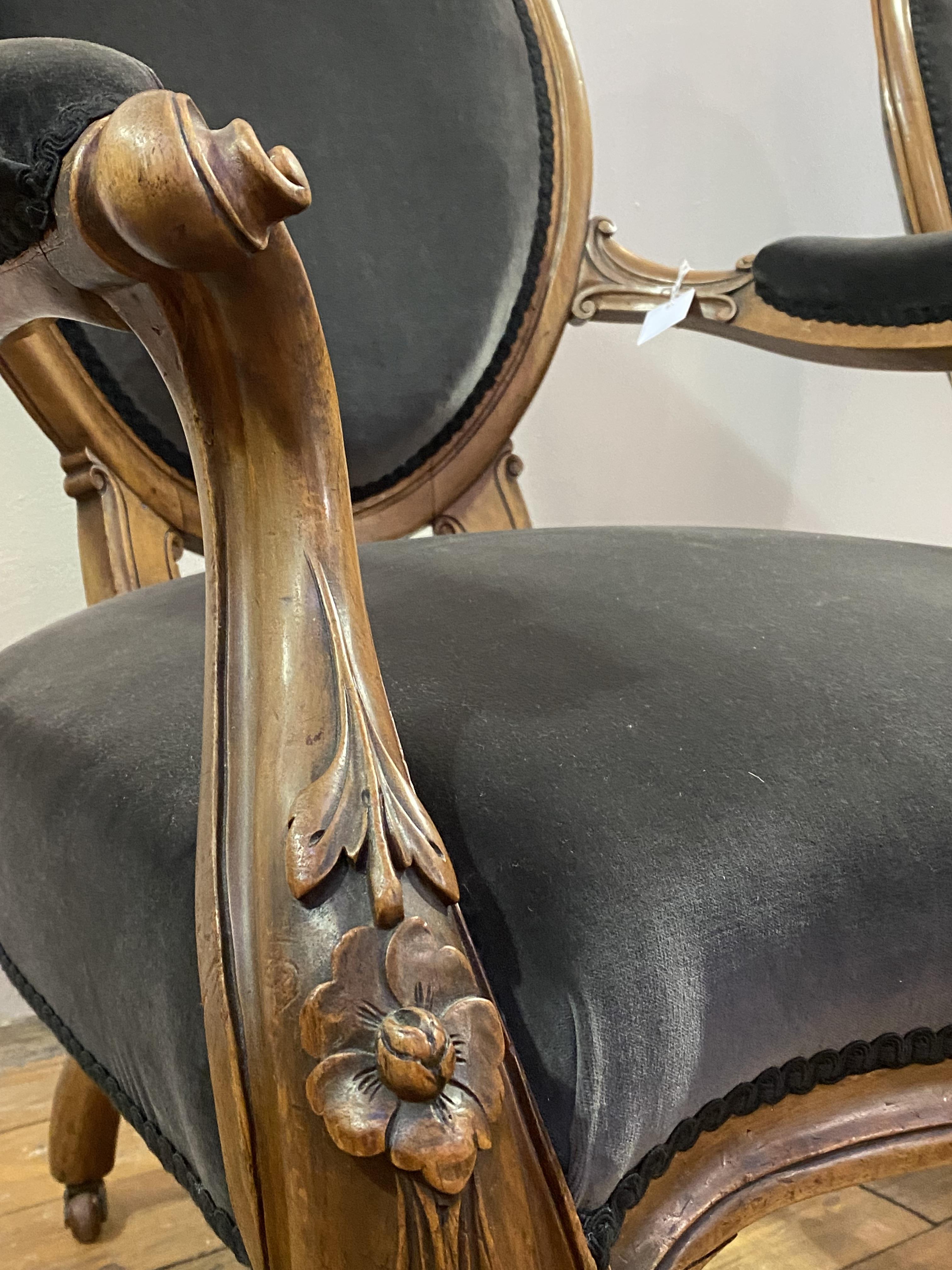 A pair of mid Victorian His and Hers walnut framed easy chairs, the oval back with floral carved - Image 3 of 3