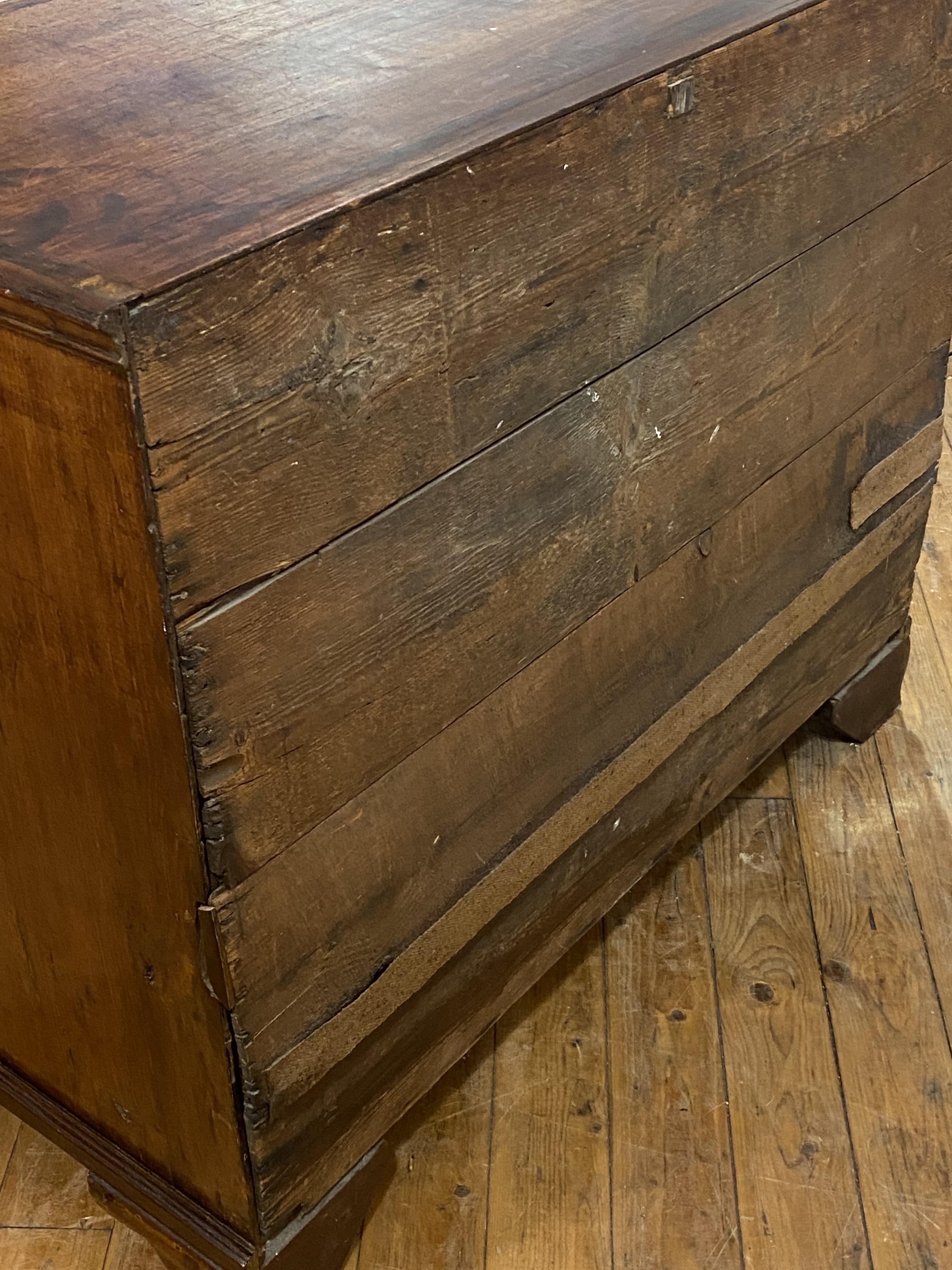 A George III mahogany chest of drawers, fourth quarter of the 18th century, the rectangular top with - Image 4 of 5