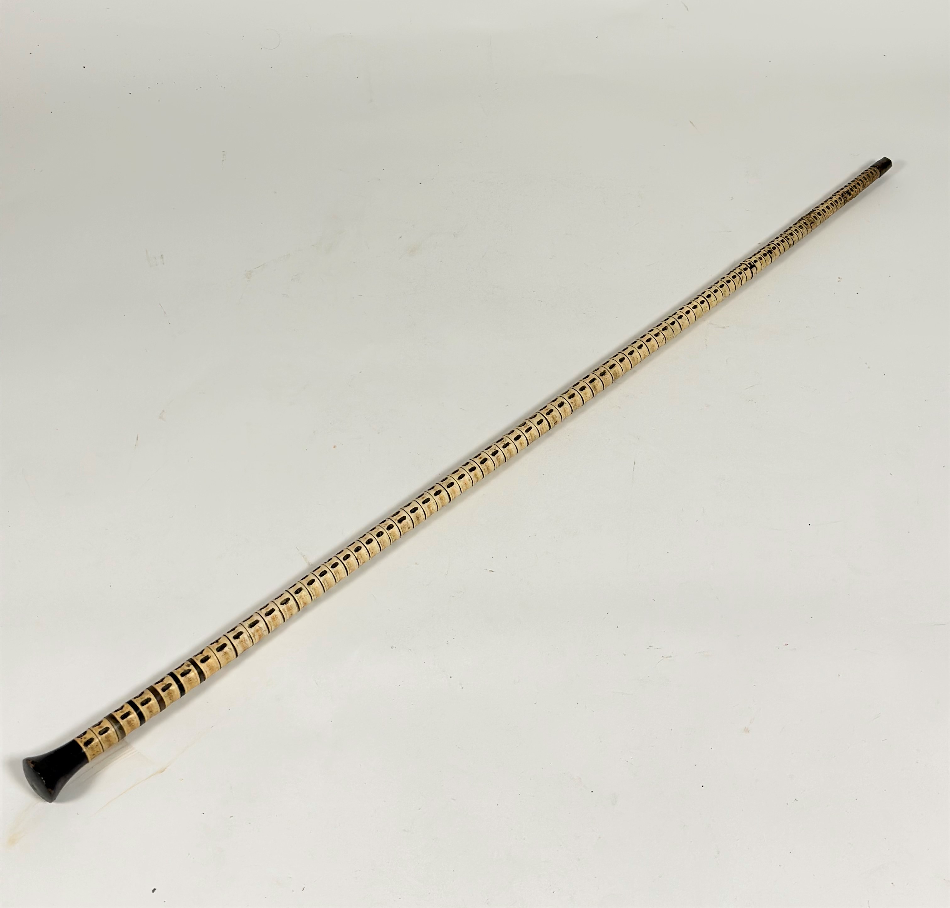 A shark vertebrae walking cane, c. 1900, with horn handle. Length 86cm - Image 2 of 2