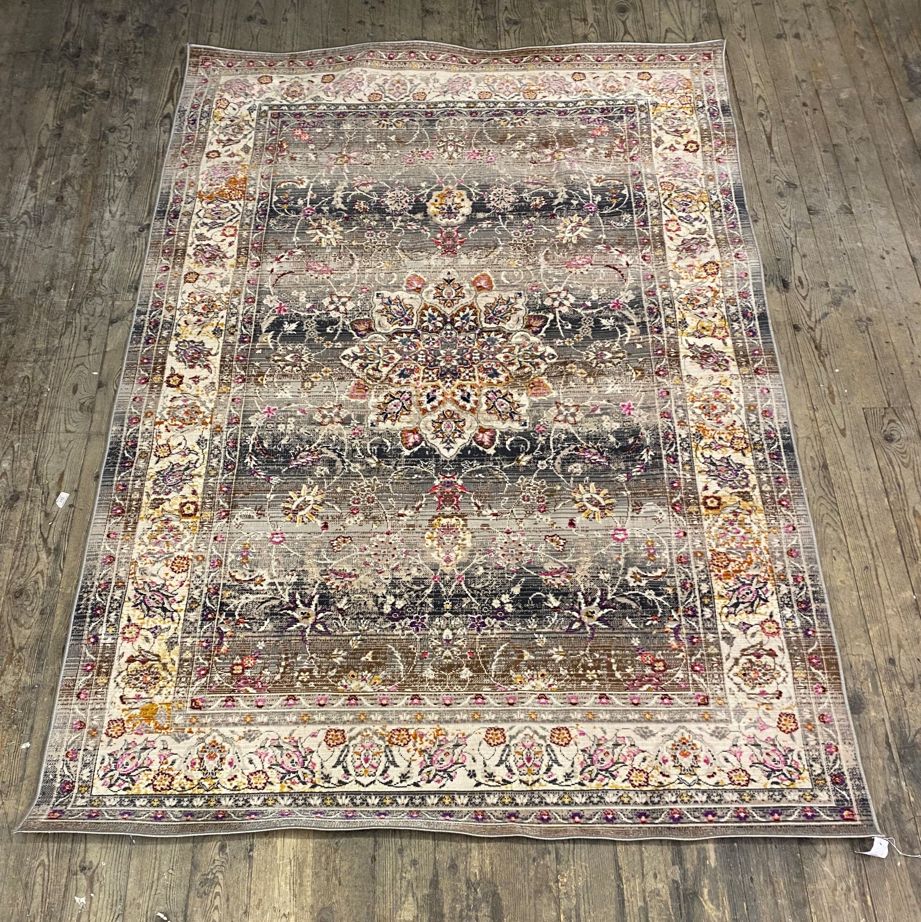 A Persian style rug of Kashan design, 230cm x 160cm