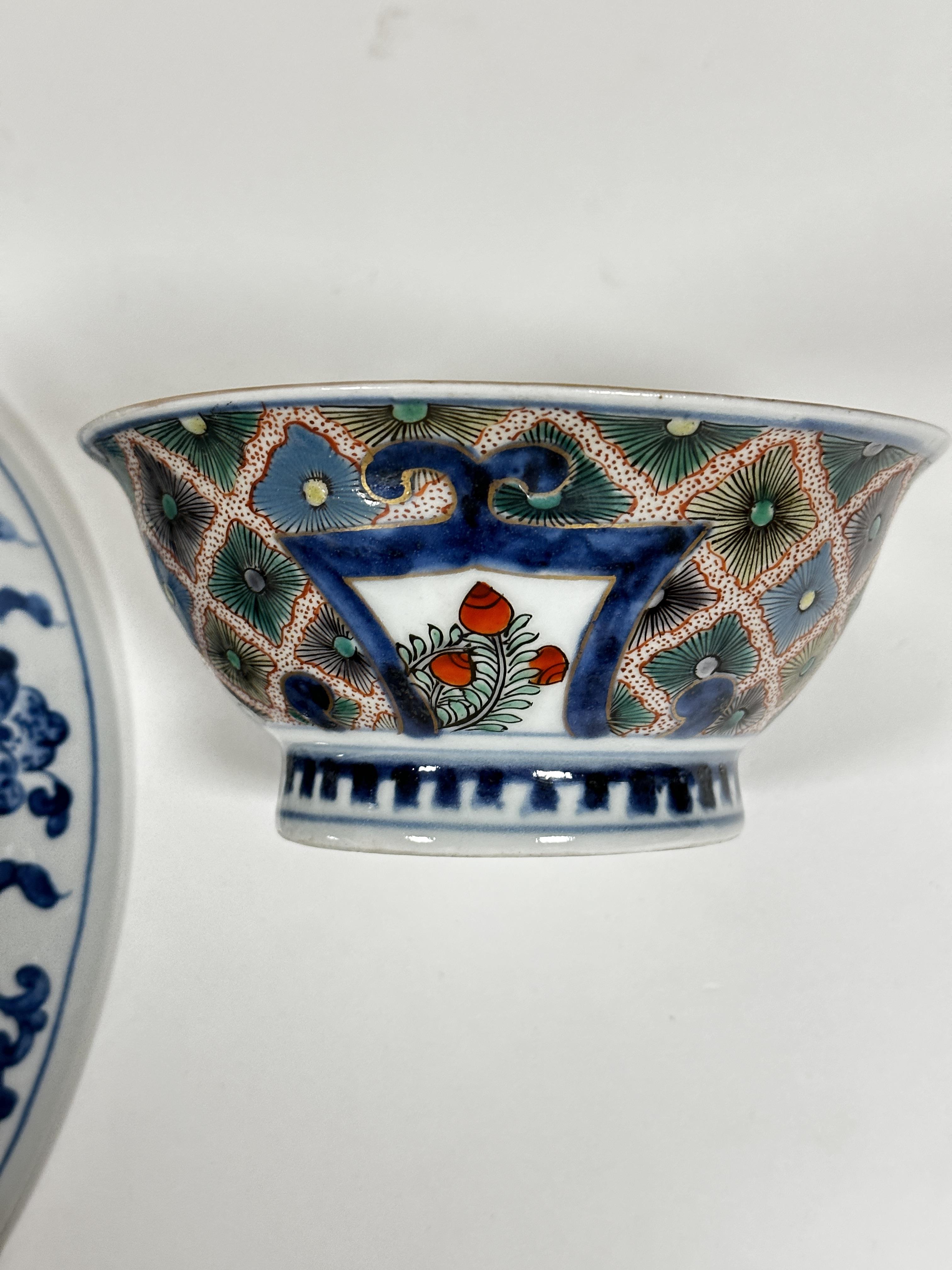 A modern Chinese circular dish decorated with chrysanthemum scrolling leaf design, (4.5cm x 31cm) - Image 4 of 5