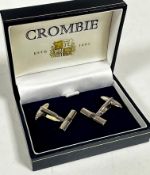 A pair of gentleman's 9ct white gold barrel shaped sleeve links by Crombie & Son (2.3cm x 0.5cm) (