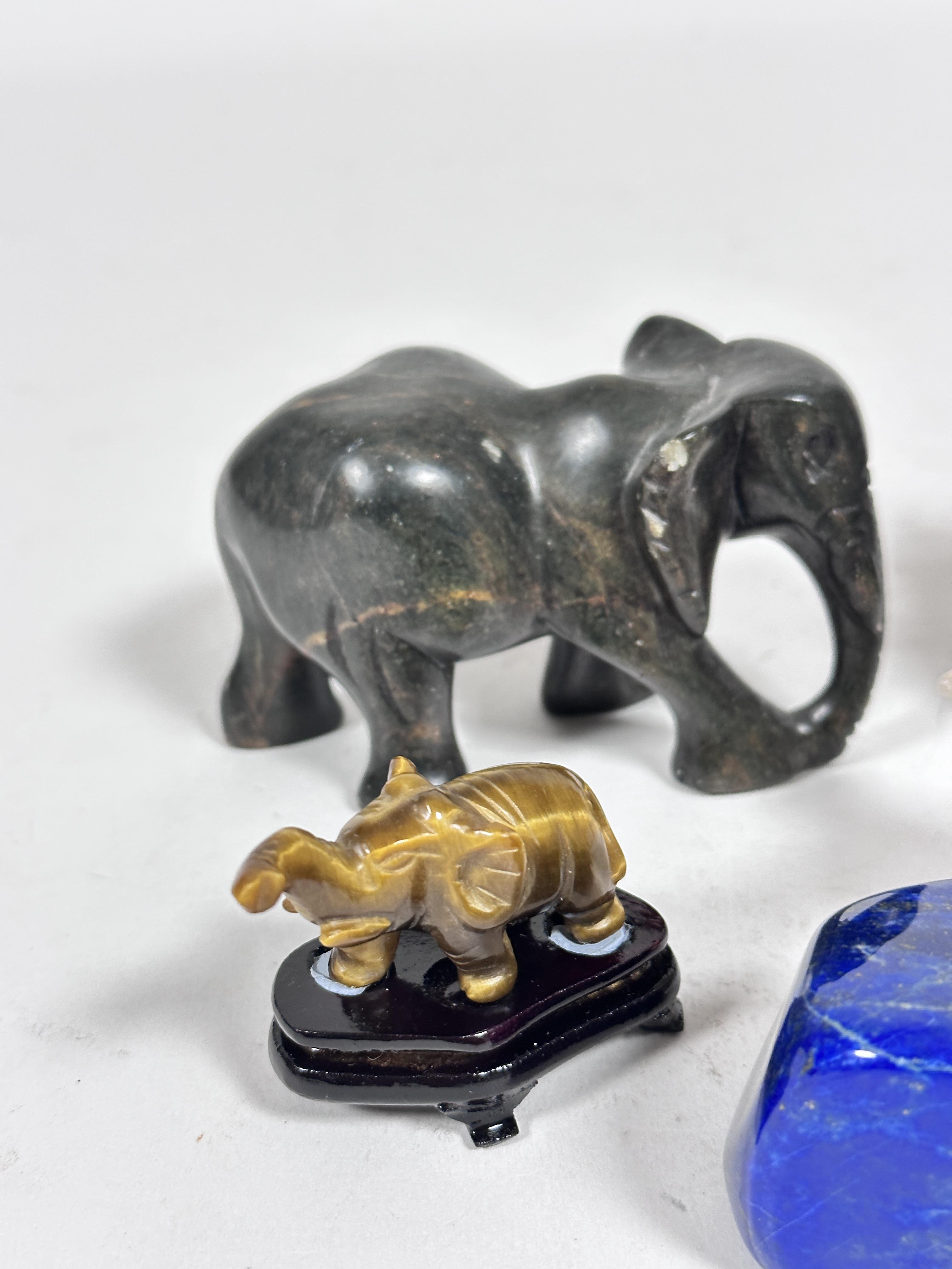 A mixed group of carved animals including a soapstone elephant figure, a block of lapis lazuli, a - Image 2 of 4