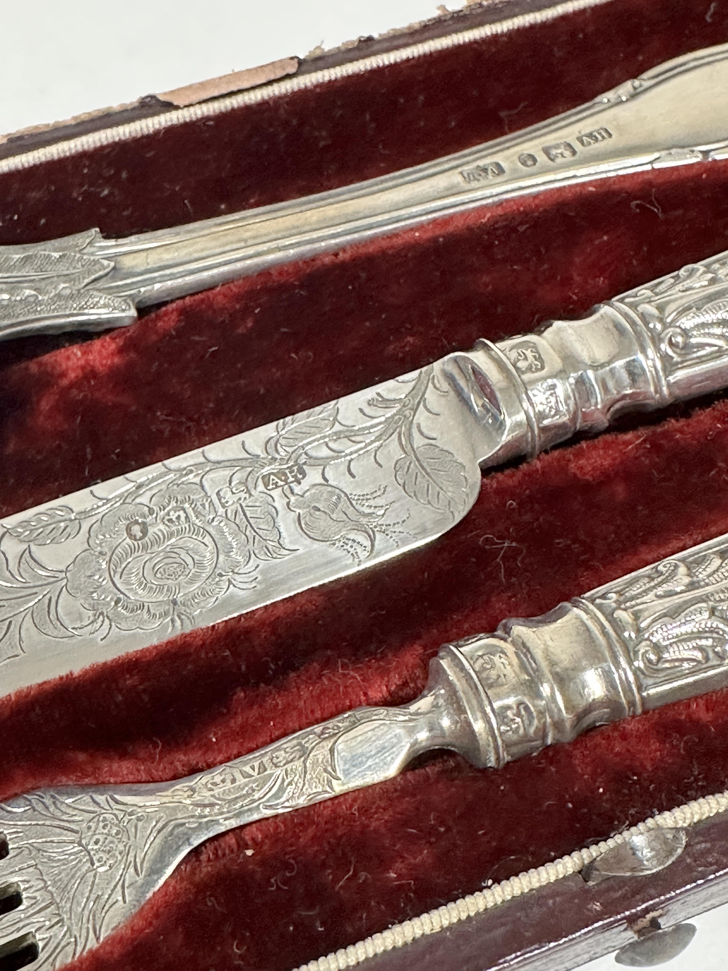 An Irish Dublin 1818 silver Fiddle, Shell and Thread pattern table spoon with engraved griffin - Image 5 of 7