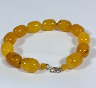 An amber bead necklace of yoke colour, (each bead 3cm x 2cm, total length 39cm) (119.3g)