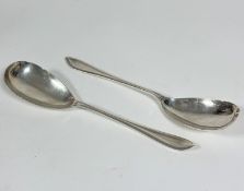 A pair of Chester silver 1927 salad servers, (22cm x 5cm) (160.6g)