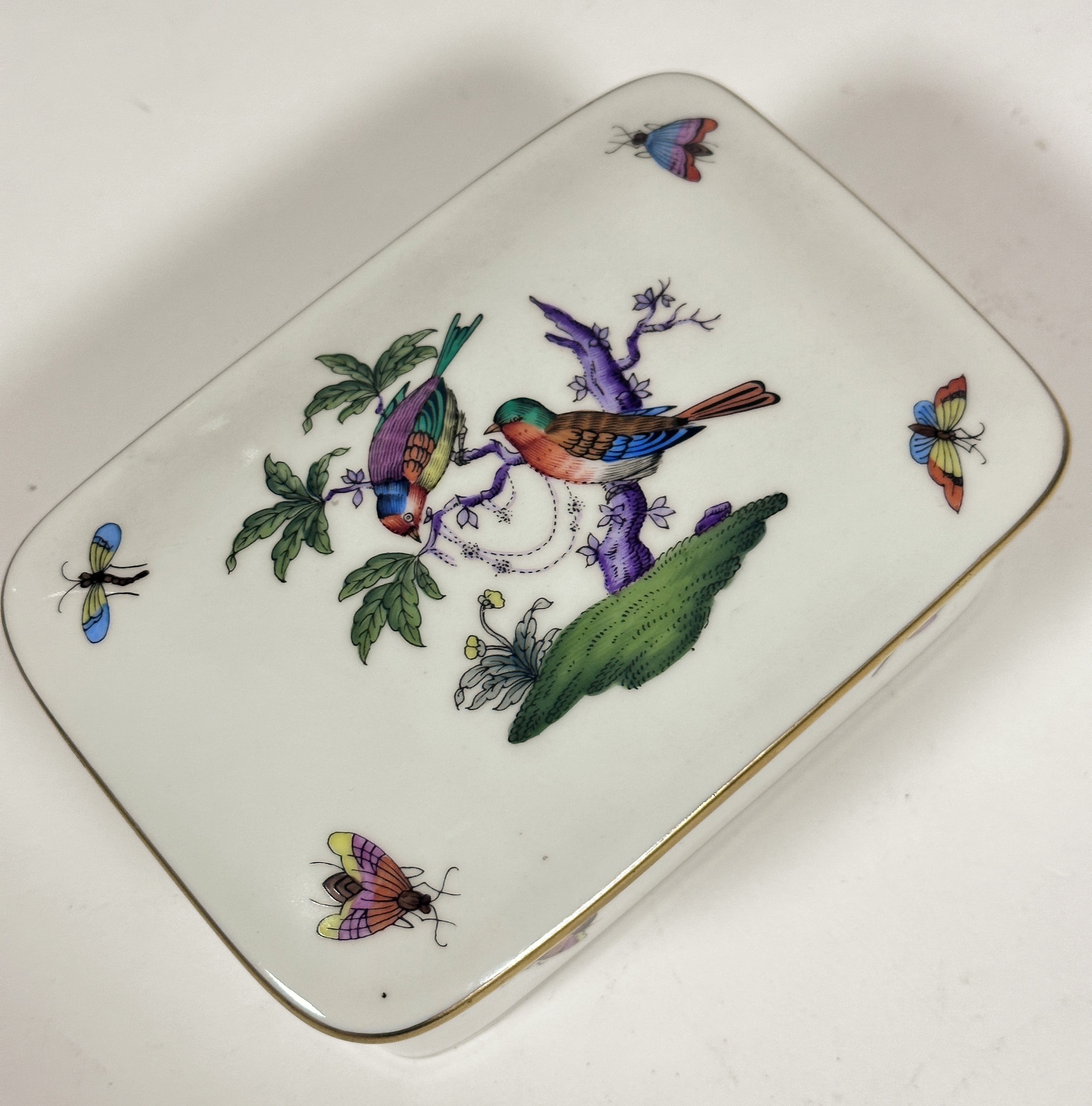 An Hungarian Herend porcelain box decorated with chaffinch bird design, (5cm x 13.5cm x 10cm) - Image 3 of 5