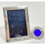 A modern Birmingham silver circular photograph frame on plush easel stand, (d 6.5cm, internal 4cm)