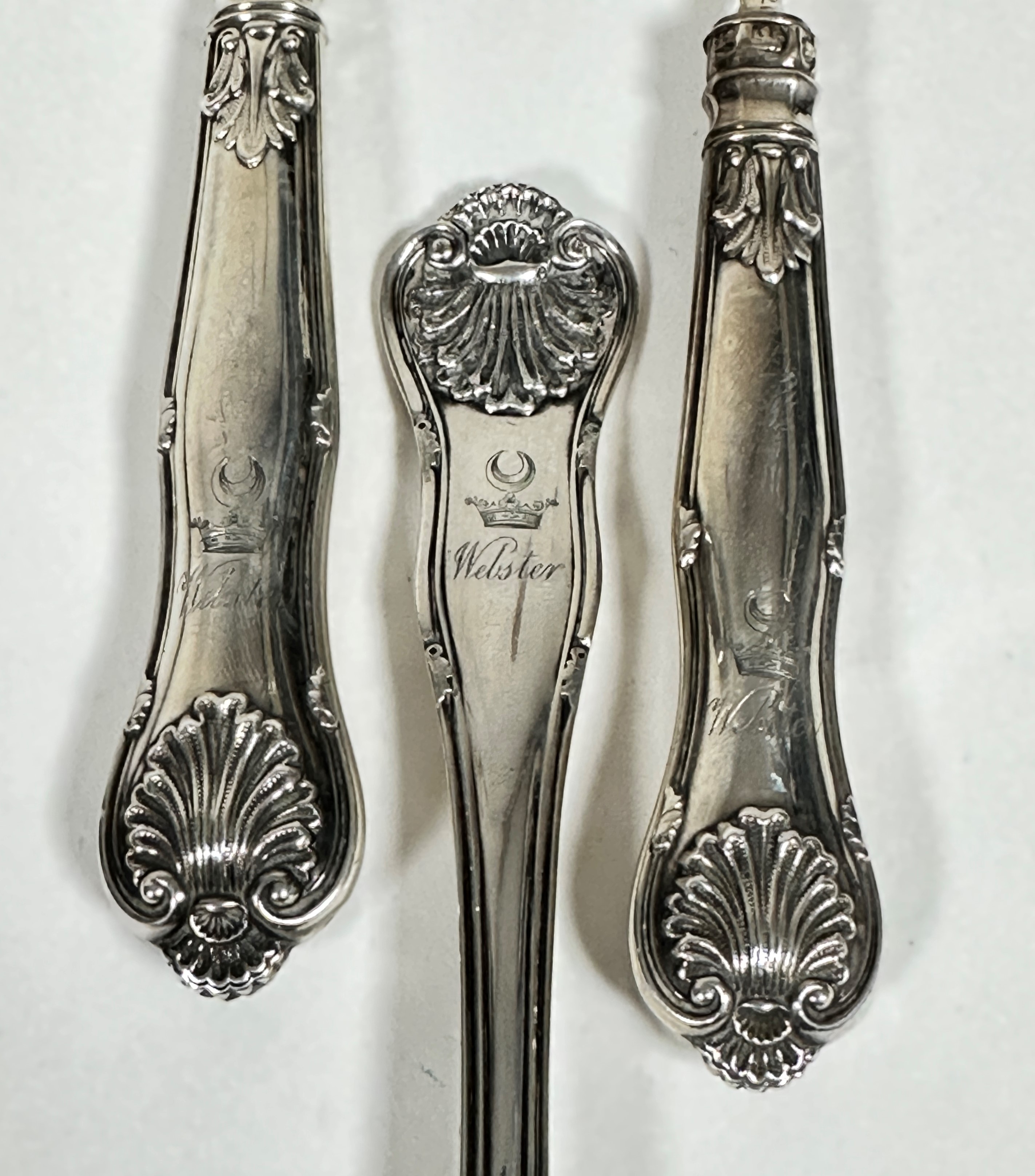 An Irish Dublin 1818 silver Fiddle, Shell and Thread pattern table spoon with engraved griffin - Image 3 of 7