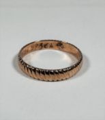 A 9ct gold wedding band with oblique linear decoration (Q) (2.47g)