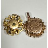 A 9ct gold circular engraved locket with hinged panel to front enclosing two glazed panels, with