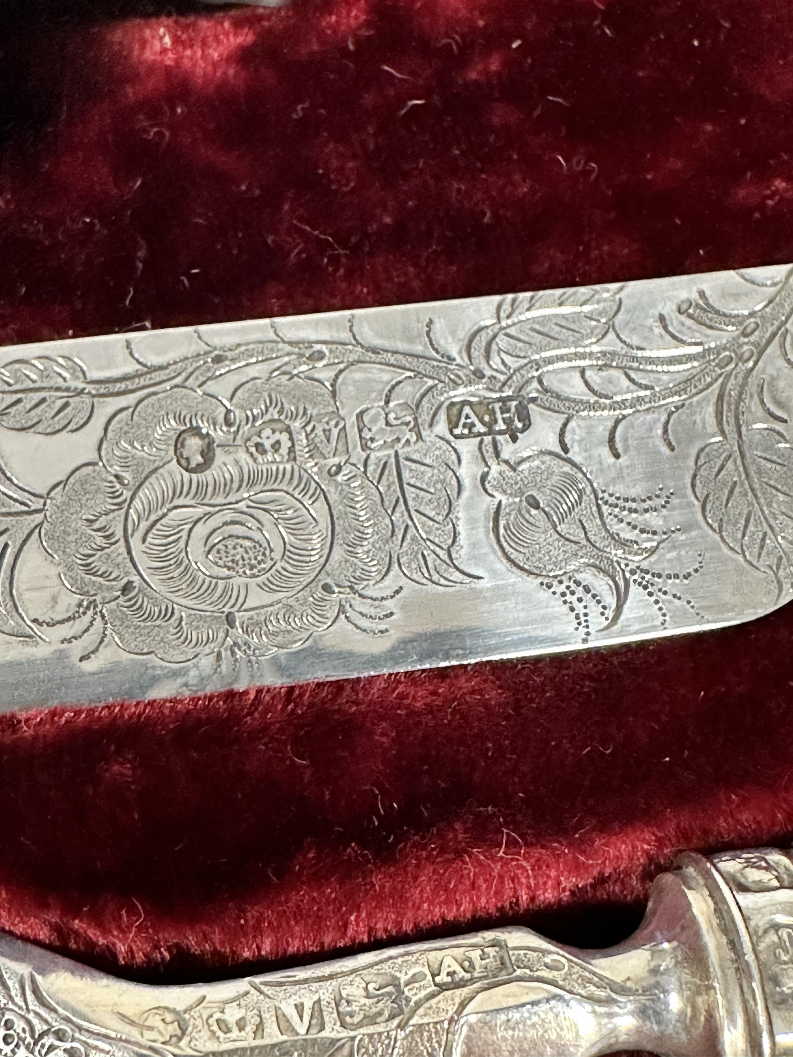 An Irish Dublin 1818 silver Fiddle, Shell and Thread pattern table spoon with engraved griffin - Image 7 of 7