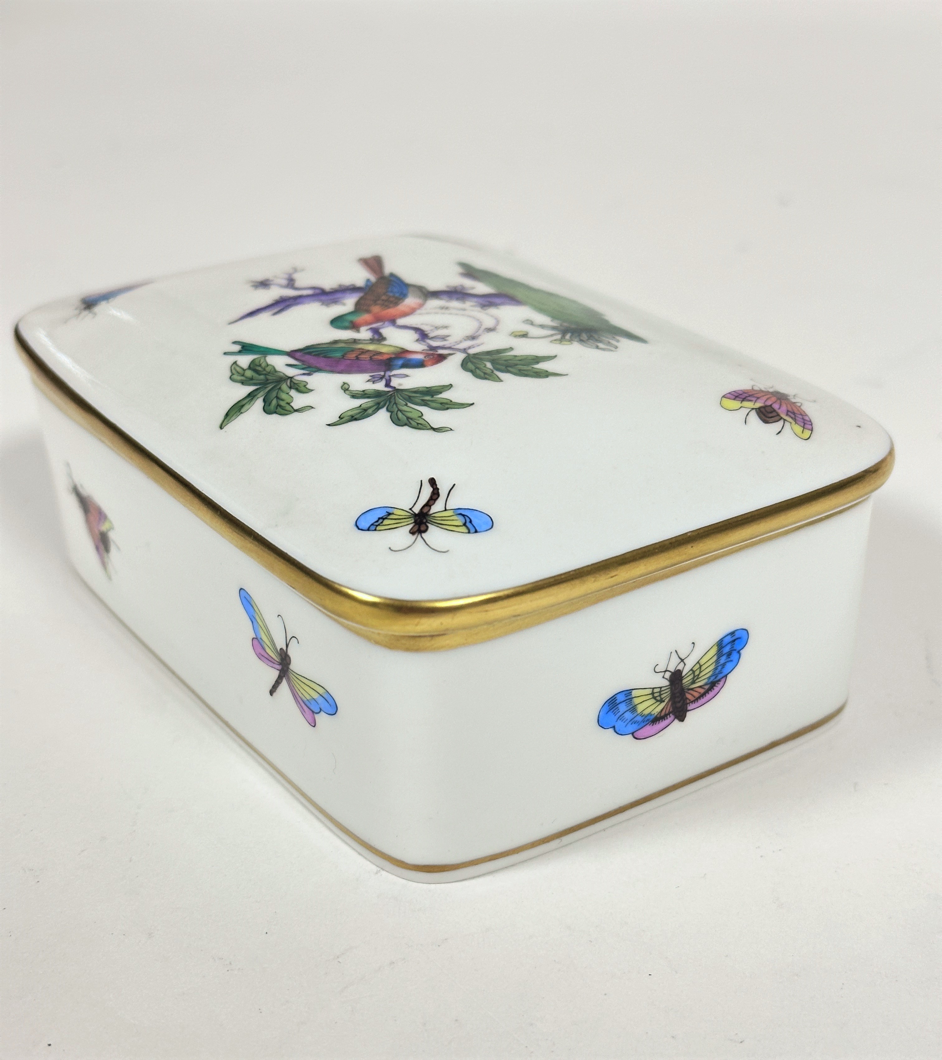 An Hungarian Herend porcelain box decorated with chaffinch bird design, (5cm x 13.5cm x 10cm) - Image 5 of 5