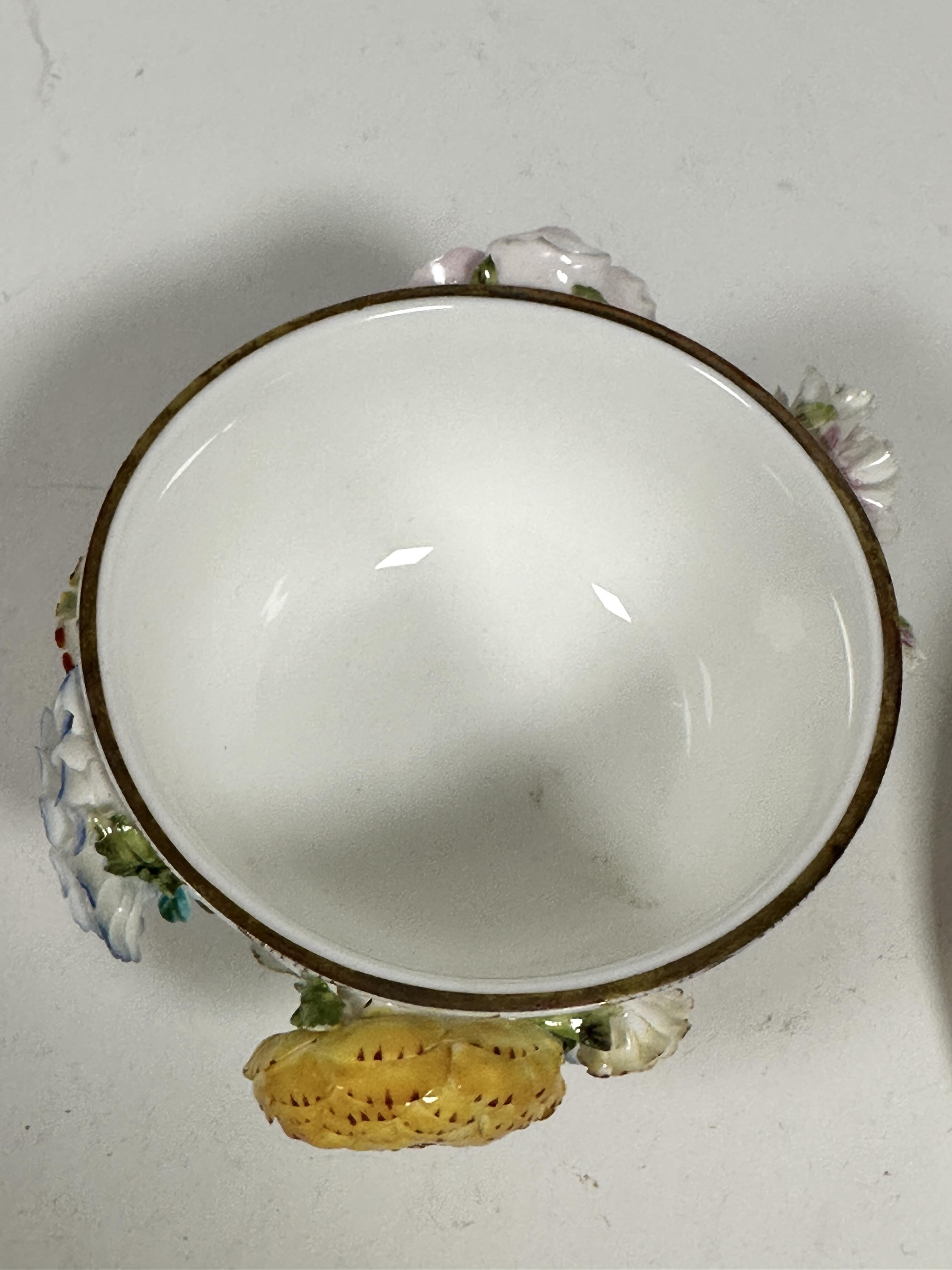 A Coalport Coalbrookdale posy dish and cover decorated in the Coalbrookdale style with floral - Image 5 of 7