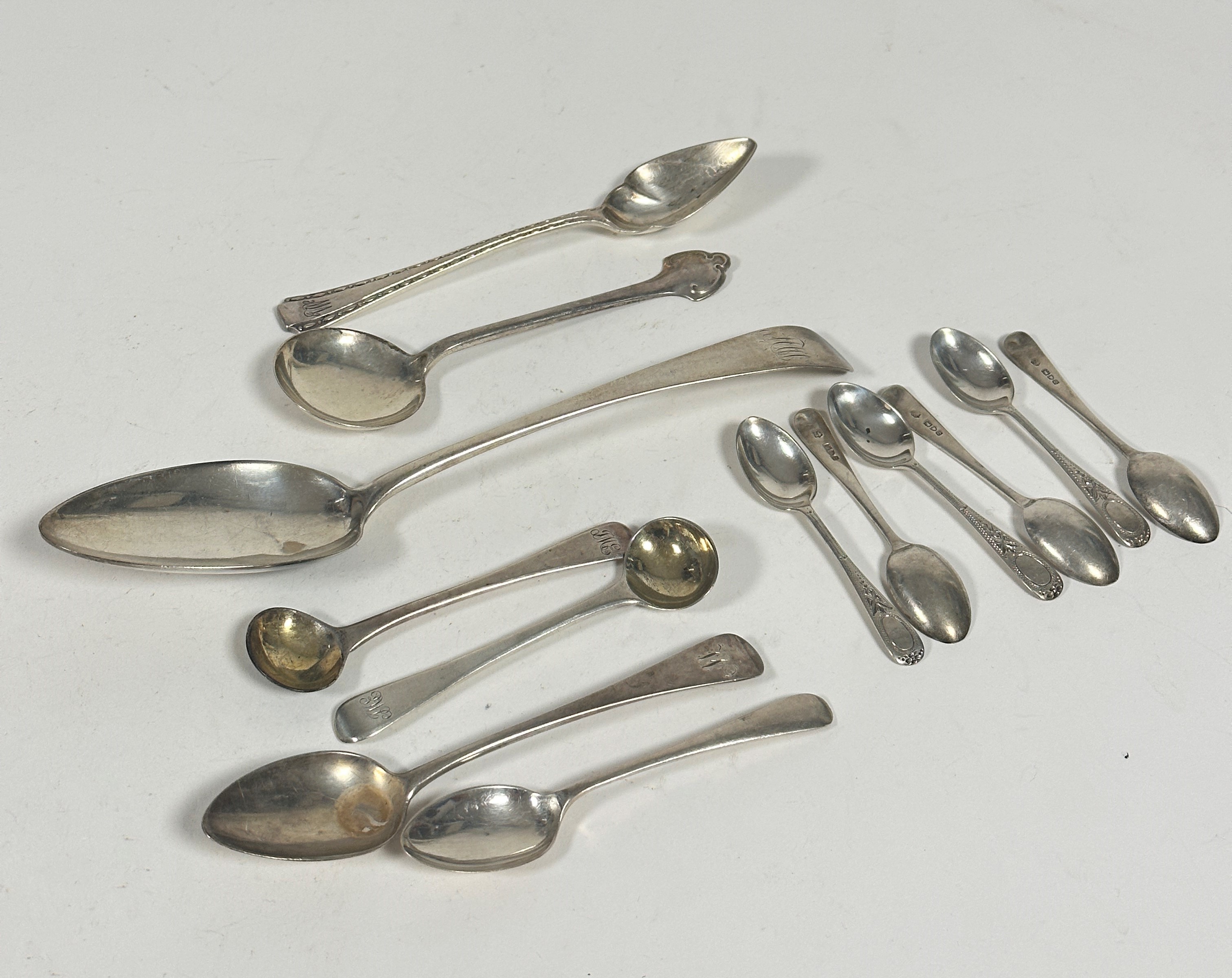 A pair of George III silver gilt Old English pattern salt spoons, (L: 10cm) engraved with initials