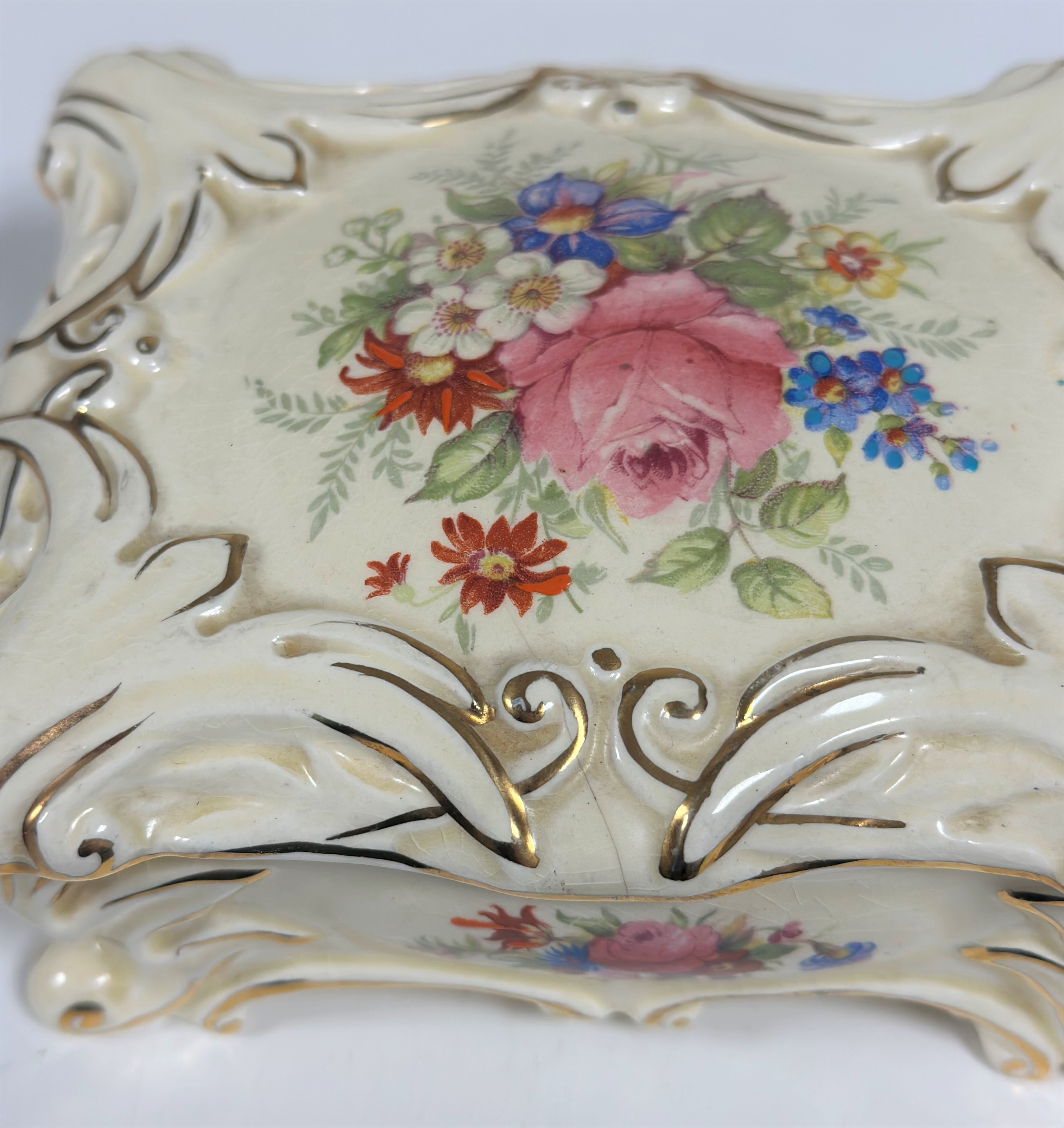 A Wedgewood art deco style trinket box and two small trinket dishes, decorated with gold enameling - Image 3 of 3