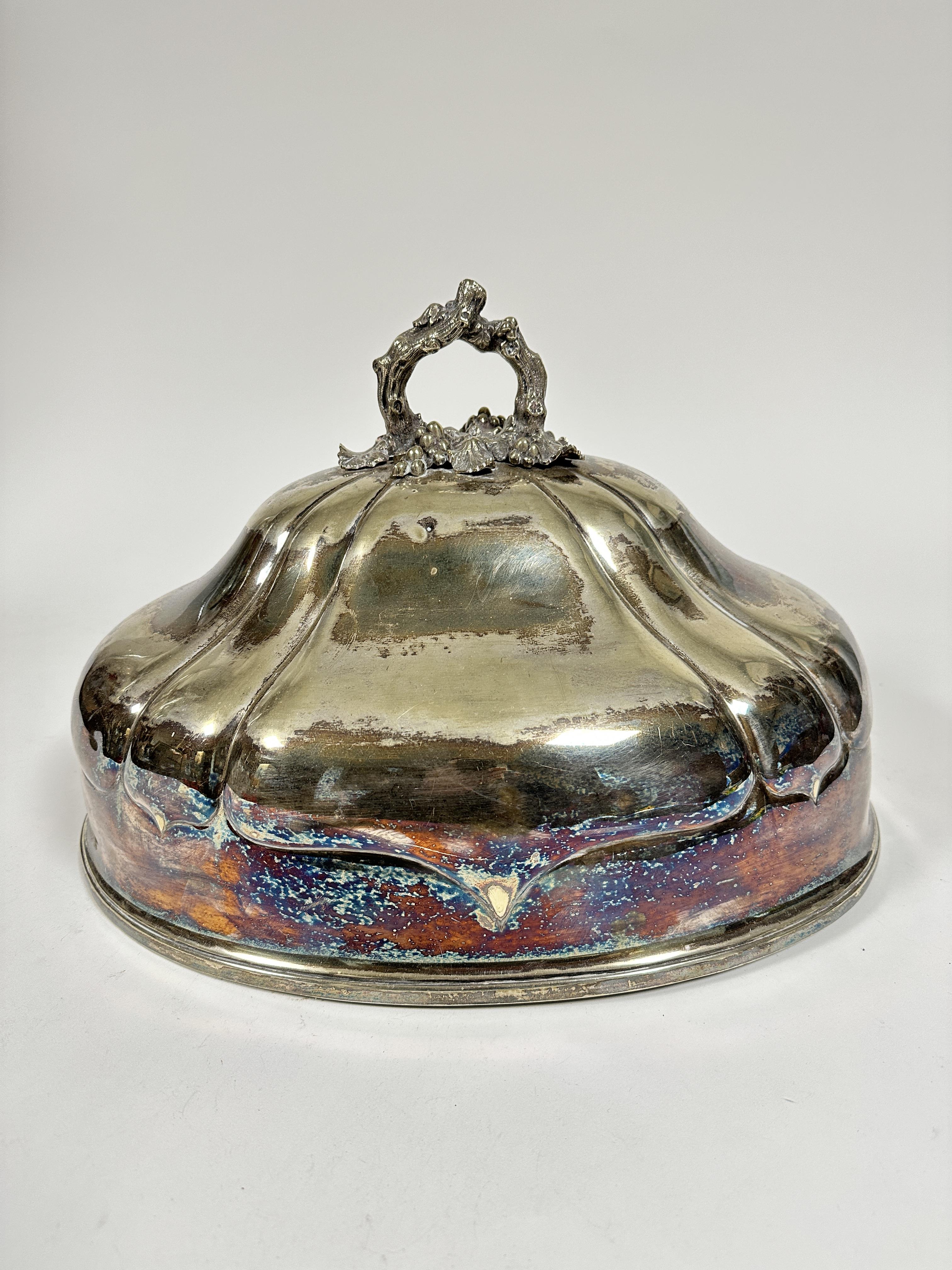 A late 19thc Epns oval fluted design meat dish cover with rustic style knop handle with berries - Image 3 of 3