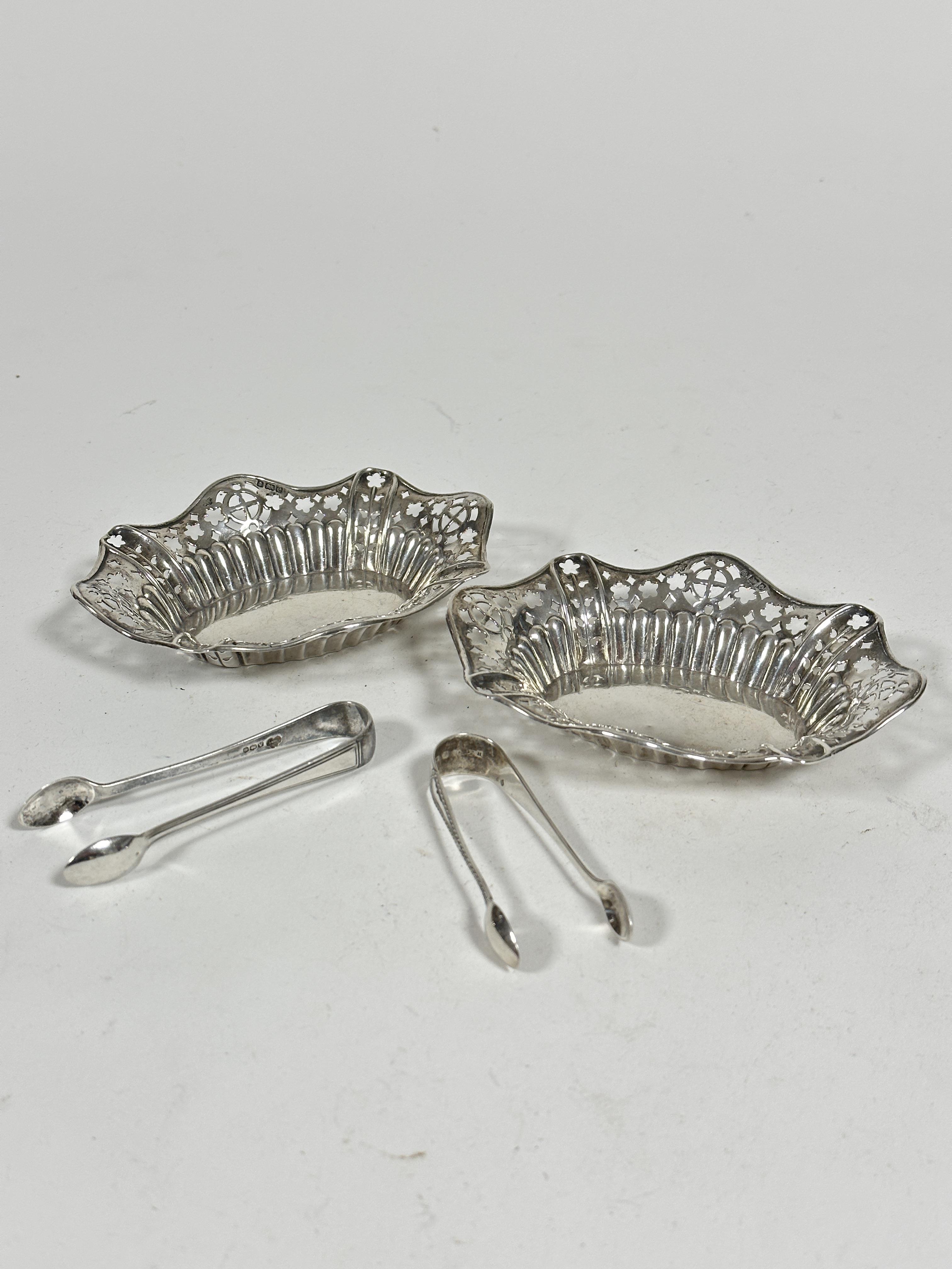 A pair of Edwardian Birmingham 1904 silver pierced oval bon bon dishes (2.5cm x 13cm x 10cm) (97.