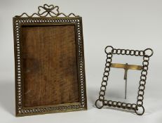 Two early 20th century brass photograph frames, each with "chainlink" frame and easel back (