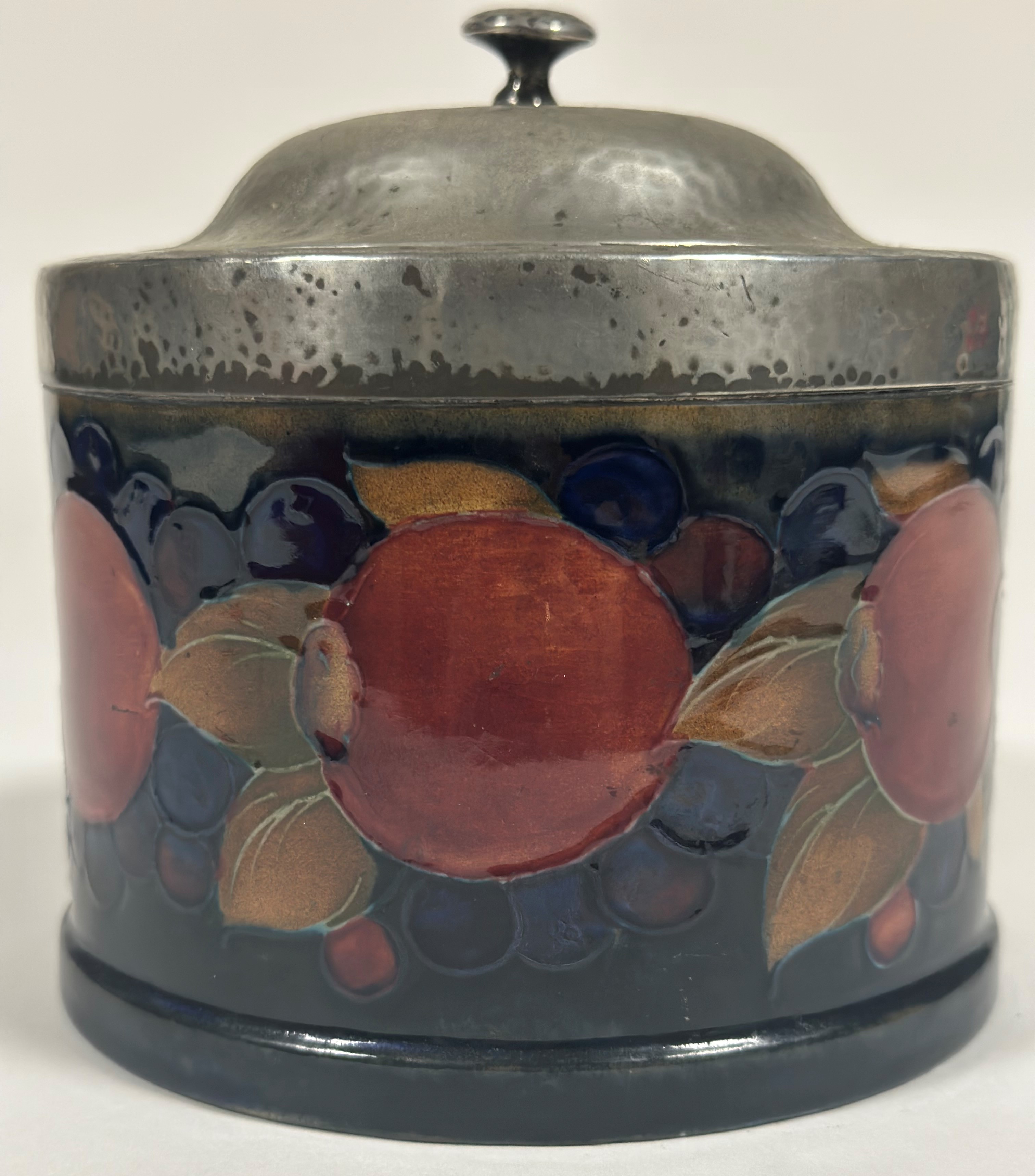 A William Moorcroft Pomegranate pattern pewter-mounted biscuit barrel, the planished domed cover - Image 4 of 4