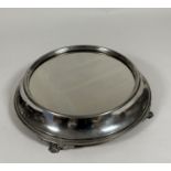 A silver-plated circular surtout de table, c. 1900, Walker & Hall, Sheffield, the mirrored plateau