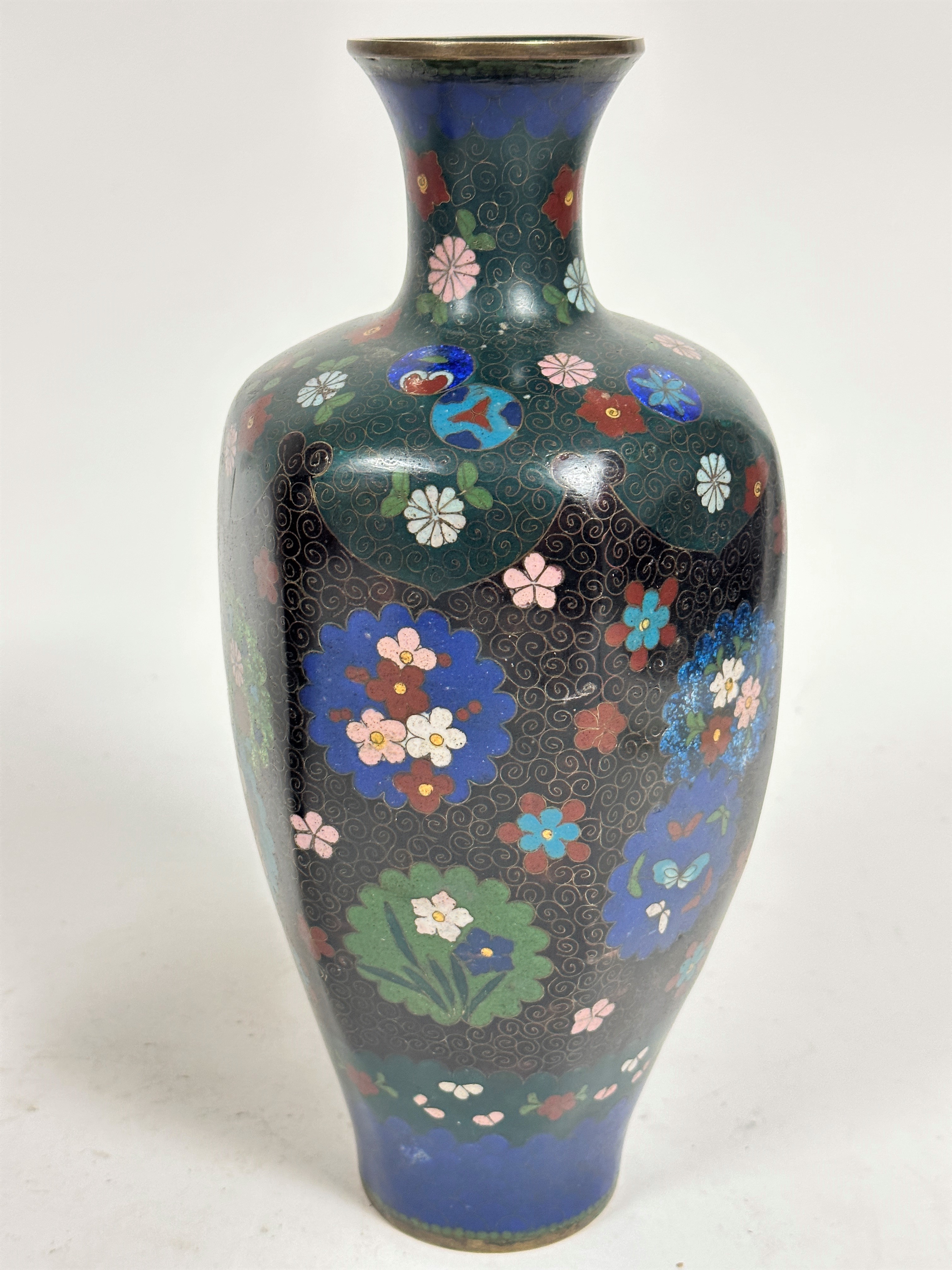 A pair of Japanese cloisonne octagonal baluster tapered vases decorated with chrysanthemum flower - Image 4 of 6