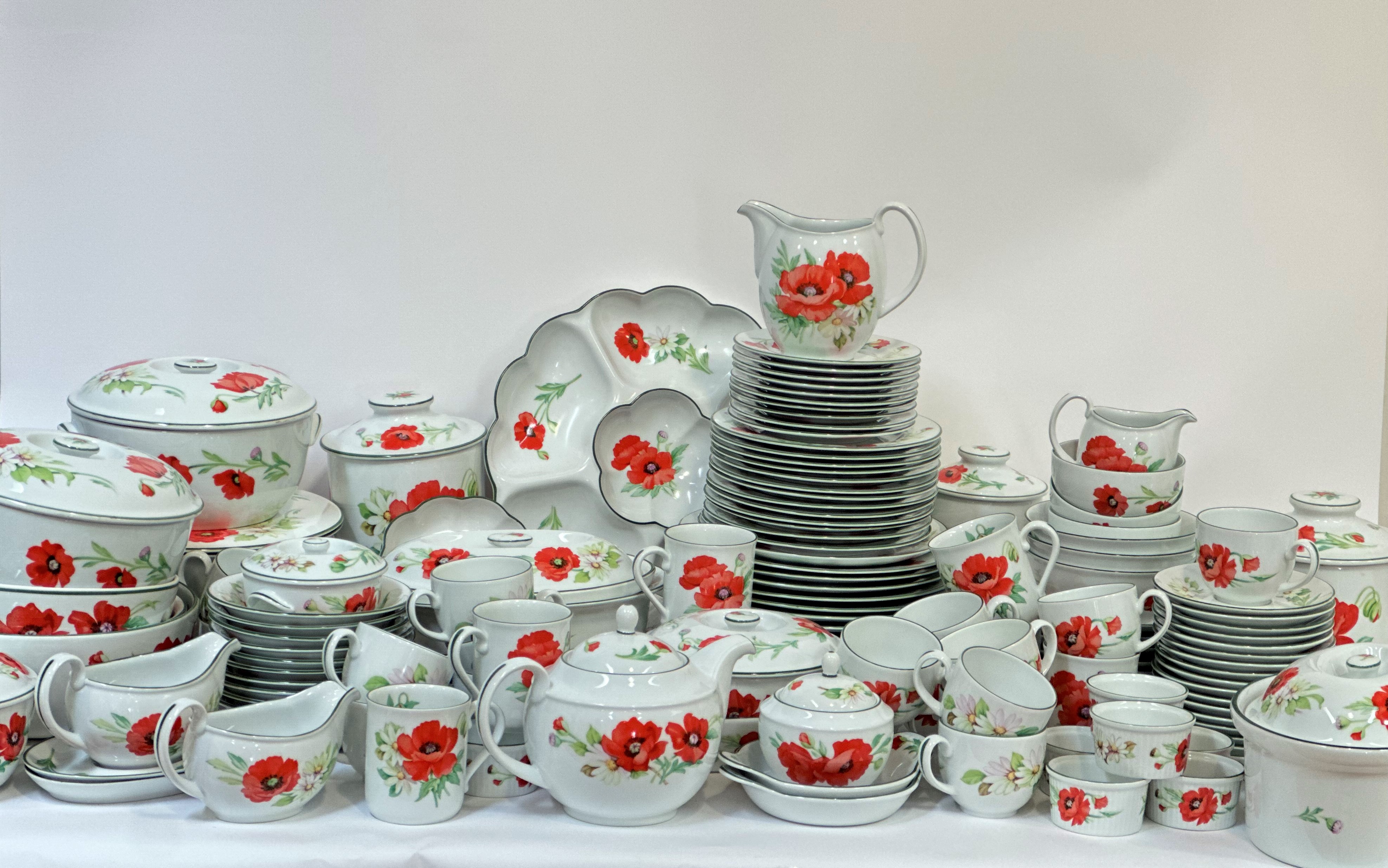 A large Royal Worchester Poppies dinner service comprising, a nut dish (l-34cm) , four serving