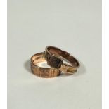 A 9ct gold engraved wedding band (L/M) (2.47g) a yellow metal shield shaped 19thc mourning style
