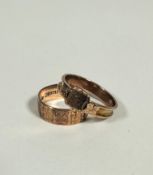 A 9ct gold engraved wedding band (L/M) (2.47g) a yellow metal shield shaped 19thc mourning style