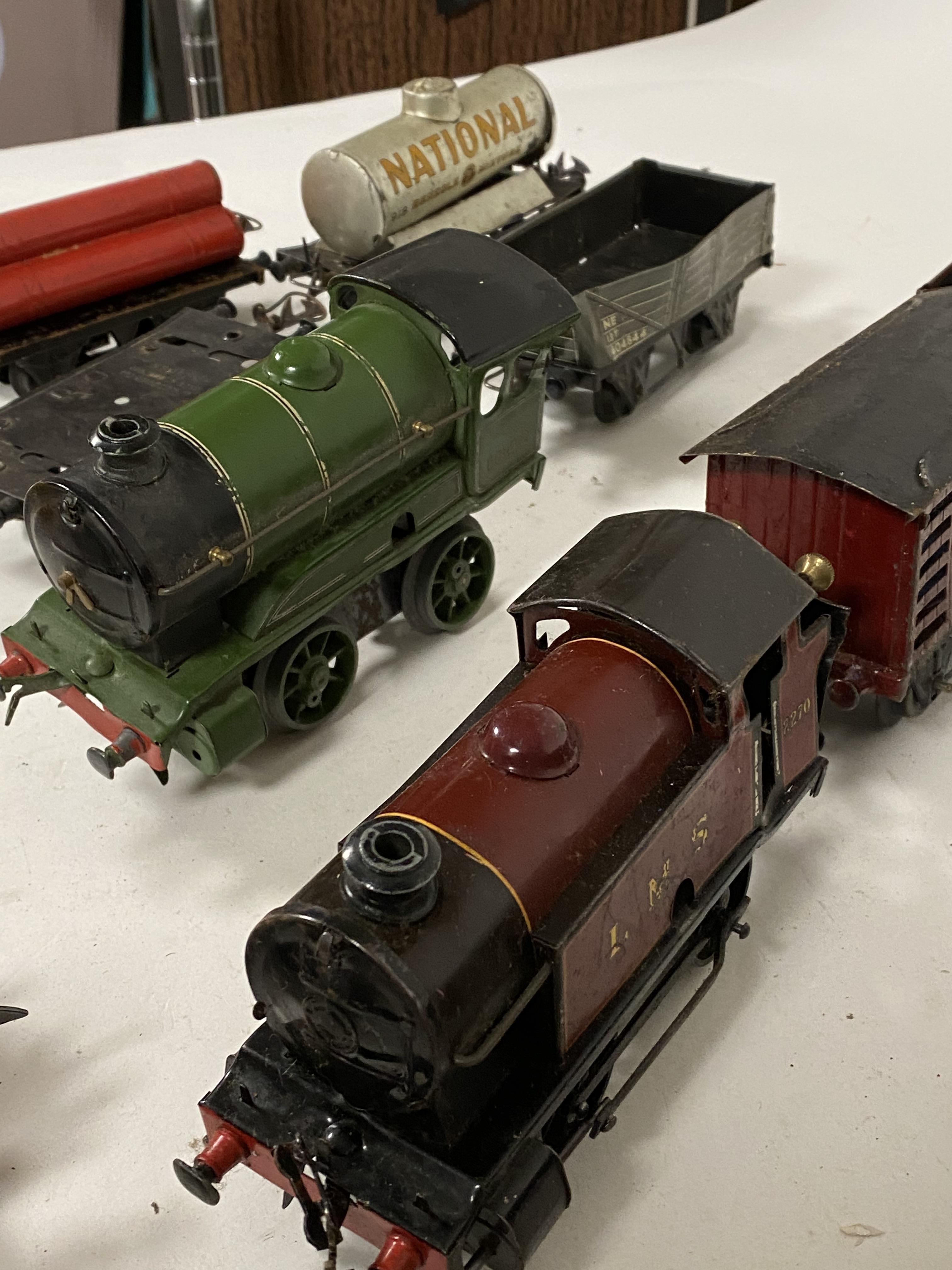 Model railway interest - Three Hornby '0' gauge clockwork locomotives, a quantity of tenders, - Image 3 of 4