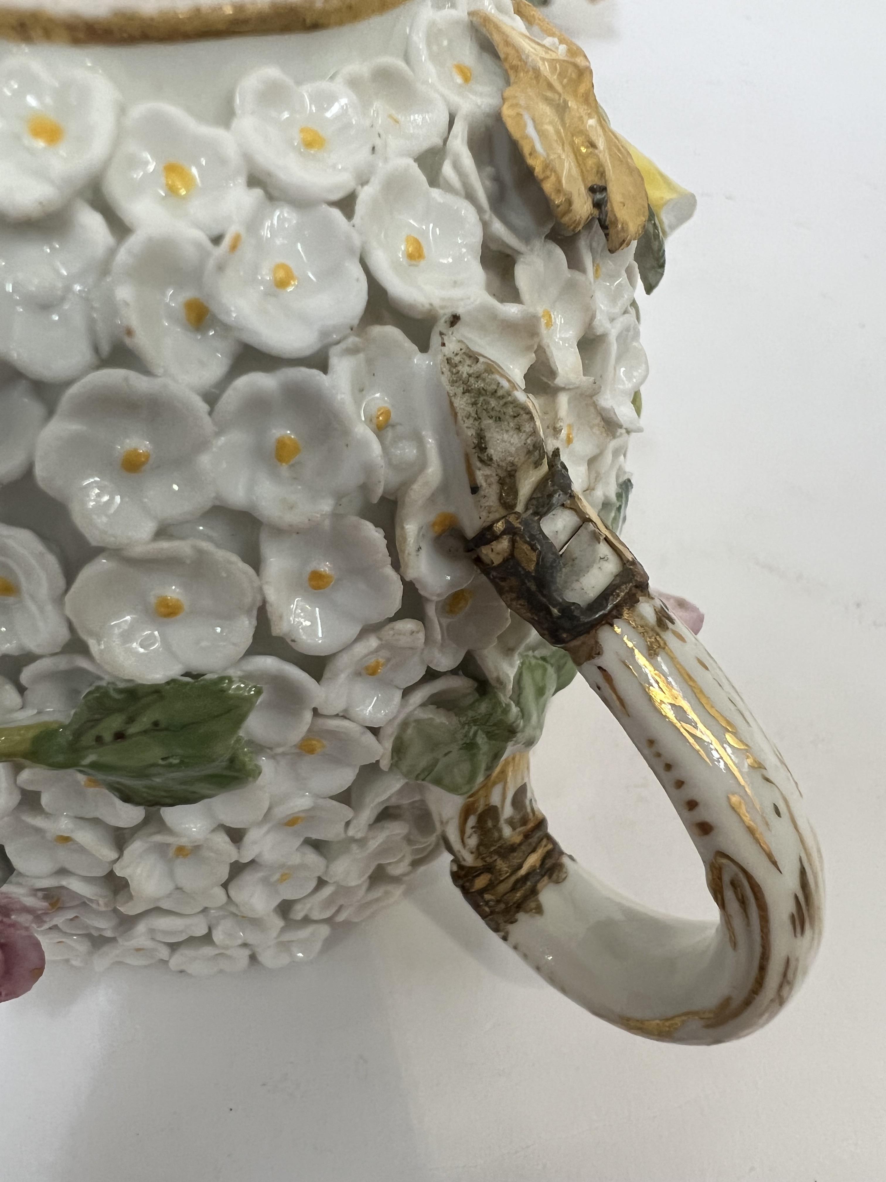 A Meissen Schneeballen porcelain cup, cover and stand, the exterior encrusted with flower heads - Image 3 of 7