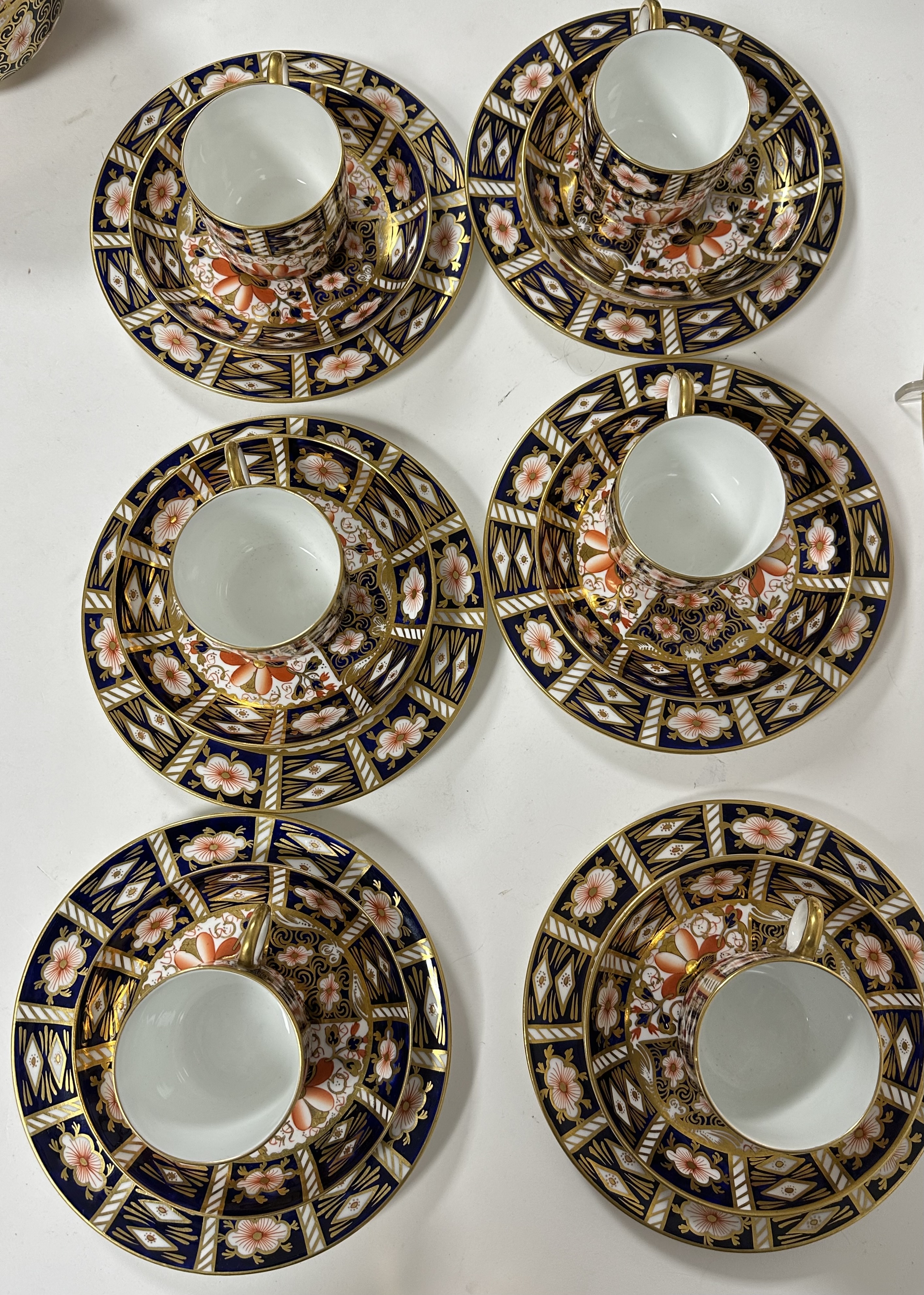 A Royal Crown Derby Imari pattern 2451 teaset comprising a set of six circular loop handled tea cups - Image 2 of 6