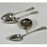 A pair of Scottish provincial silver Aberdeen fiddle pattern dessert spoons, with engraved initial