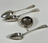 A pair of Scottish provincial silver Aberdeen fiddle pattern dessert spoons, with engraved initial