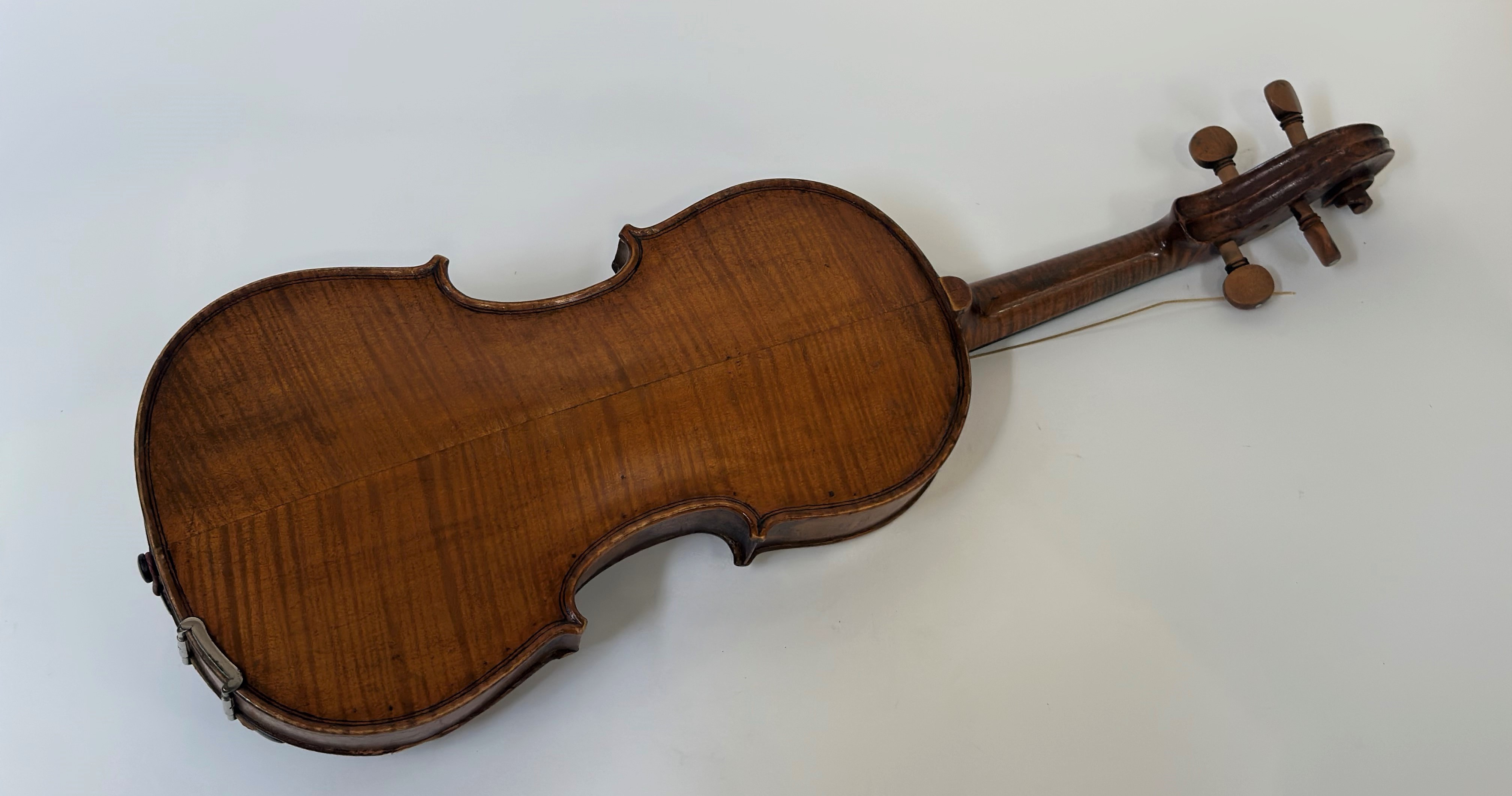 A 19th century violin, possibly Scottish, with two piece back, mother-of-pearl inlaid tailpiece, - Image 4 of 5