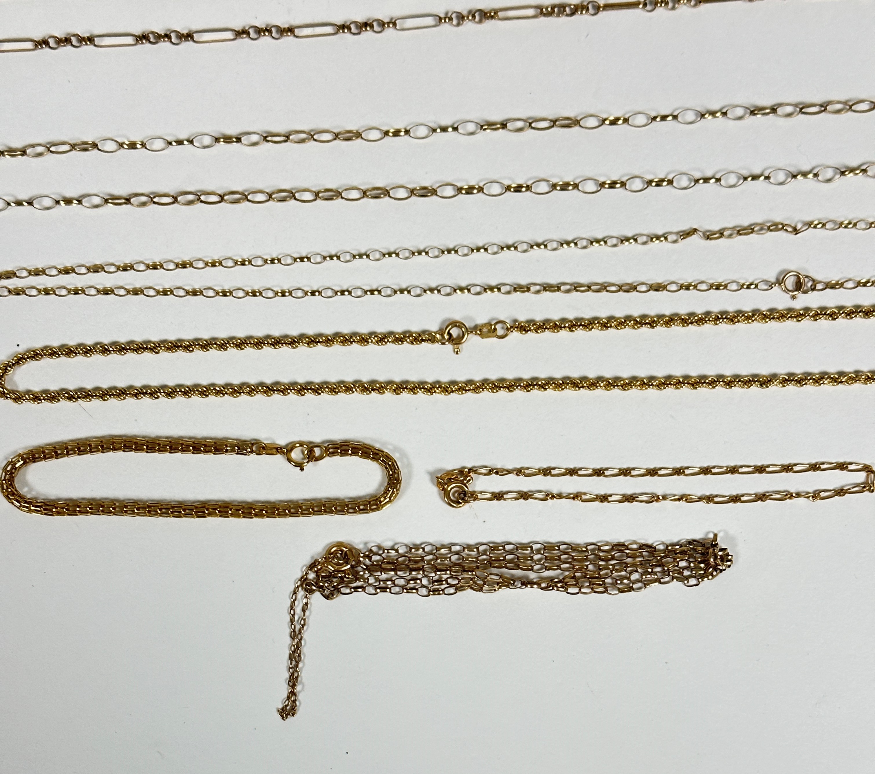 A 9ct gold oval and belcher link style chain necklace with T bar end (22cm), an oval loop 9ct gold - Image 2 of 4