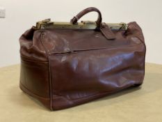 Texier, France - A Gladstone type leather bag, the interior with two zip pockets and one to exterior
